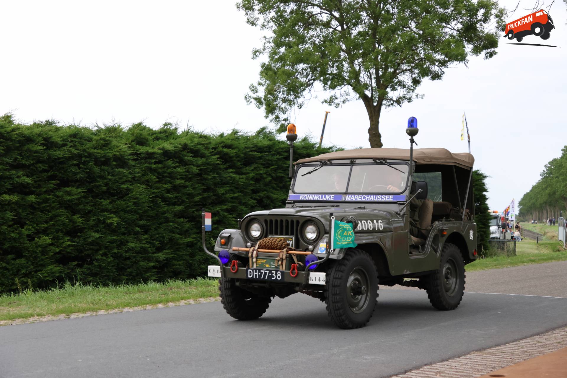 Willys M38A1 op historisch festival in Hensbroek