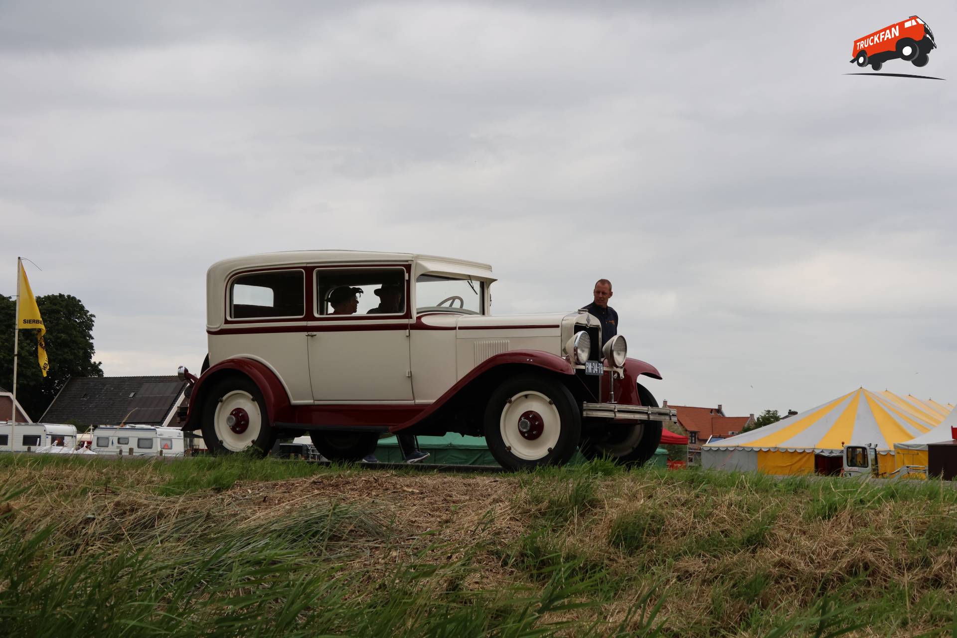 Chevrolet Coach op Historisch Festival in Hensbroek