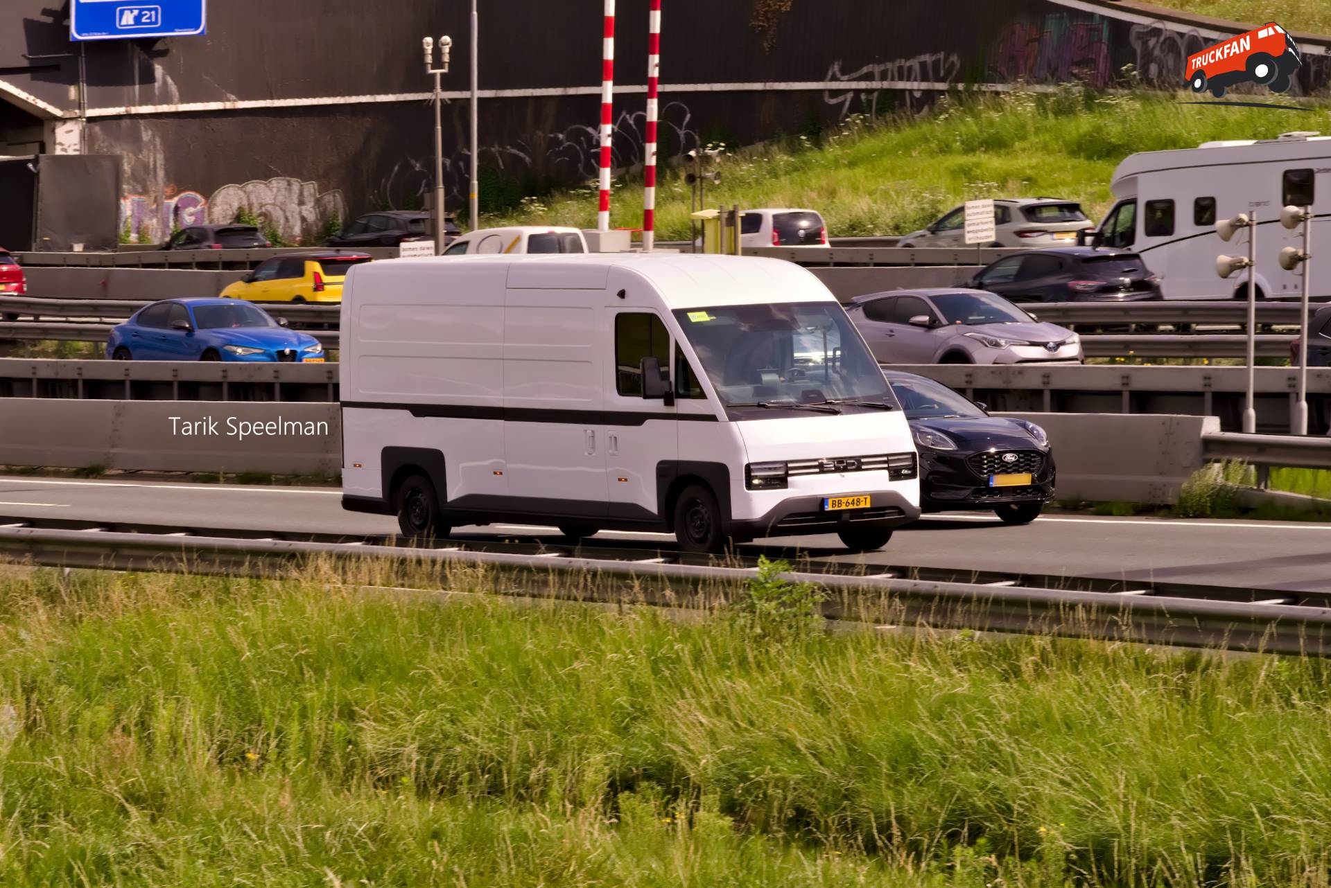BYD E-Vali electric vehicle BB-648-T on A16