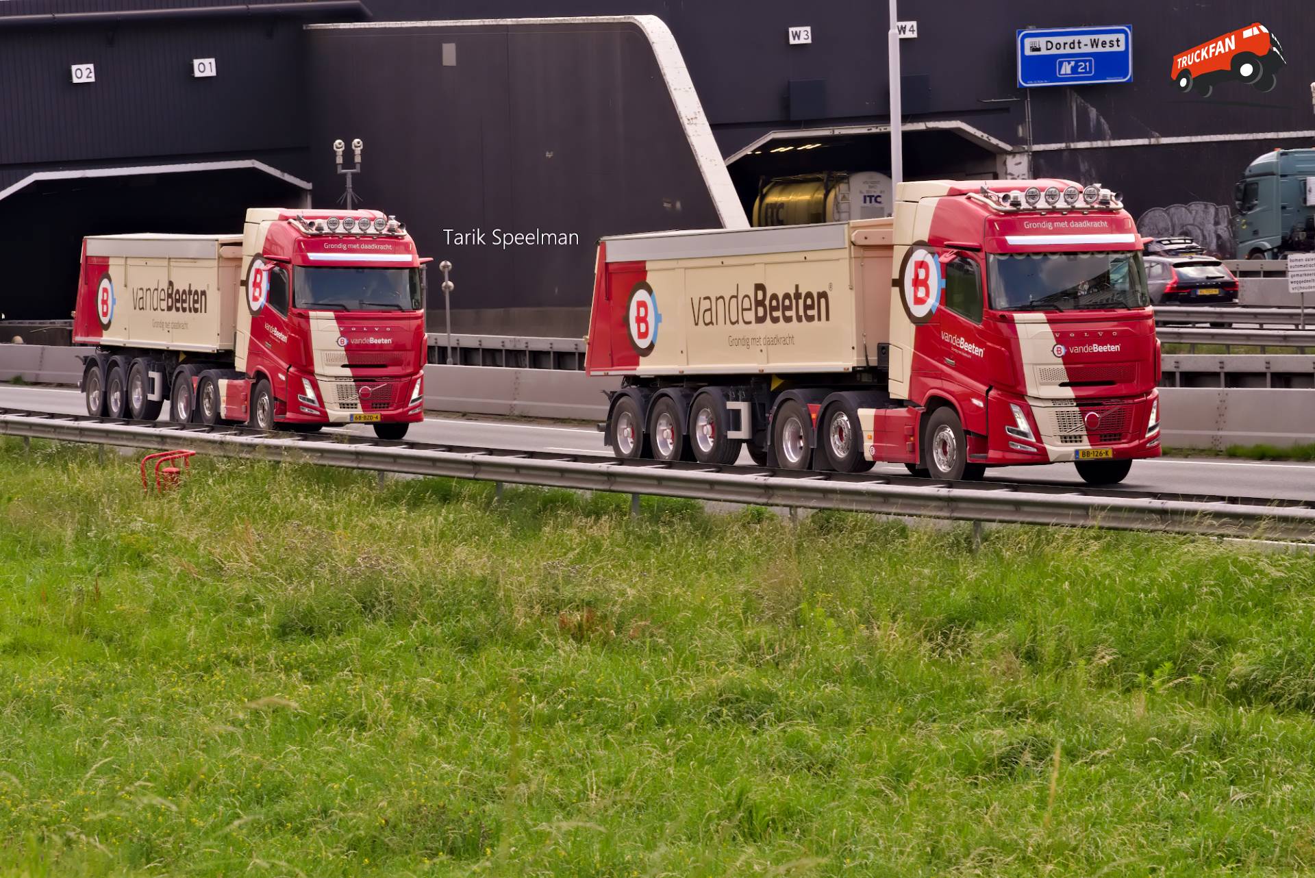 Volvo FH Aero kipper truck BB-126-K en 68-BZD-4