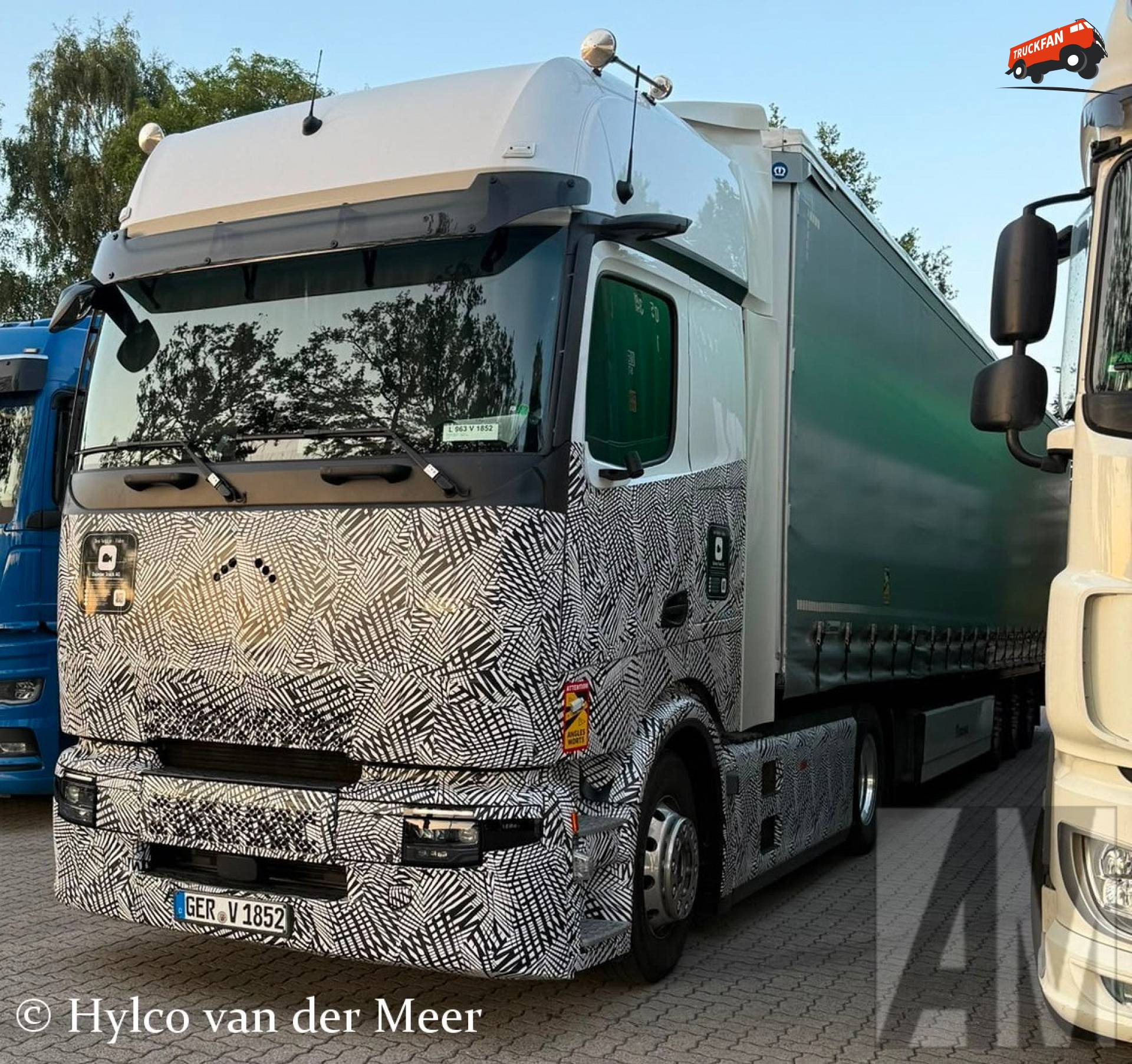 Mercedes-Benz Actros MP6 met camouflage grill