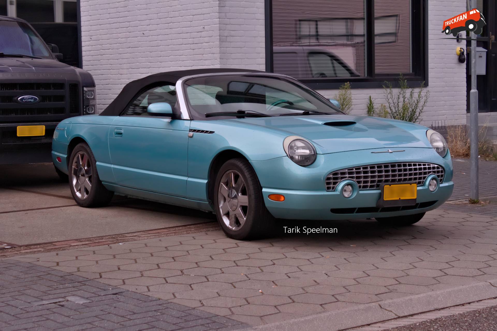 Ford Thunderbird personenauto in Zwijndrecht