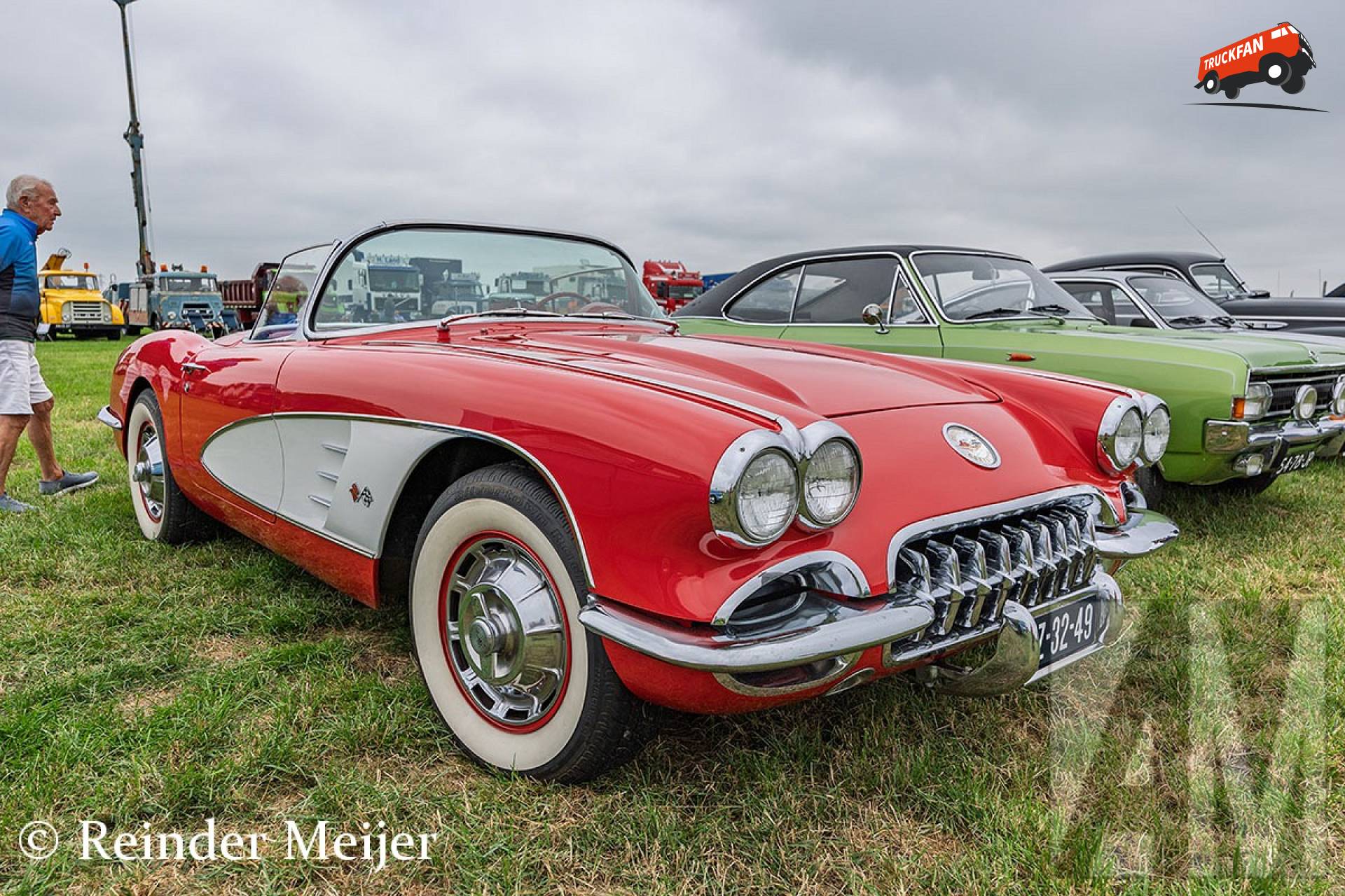 Chevrolet Corvette bij Oldtimerdei Nijlân