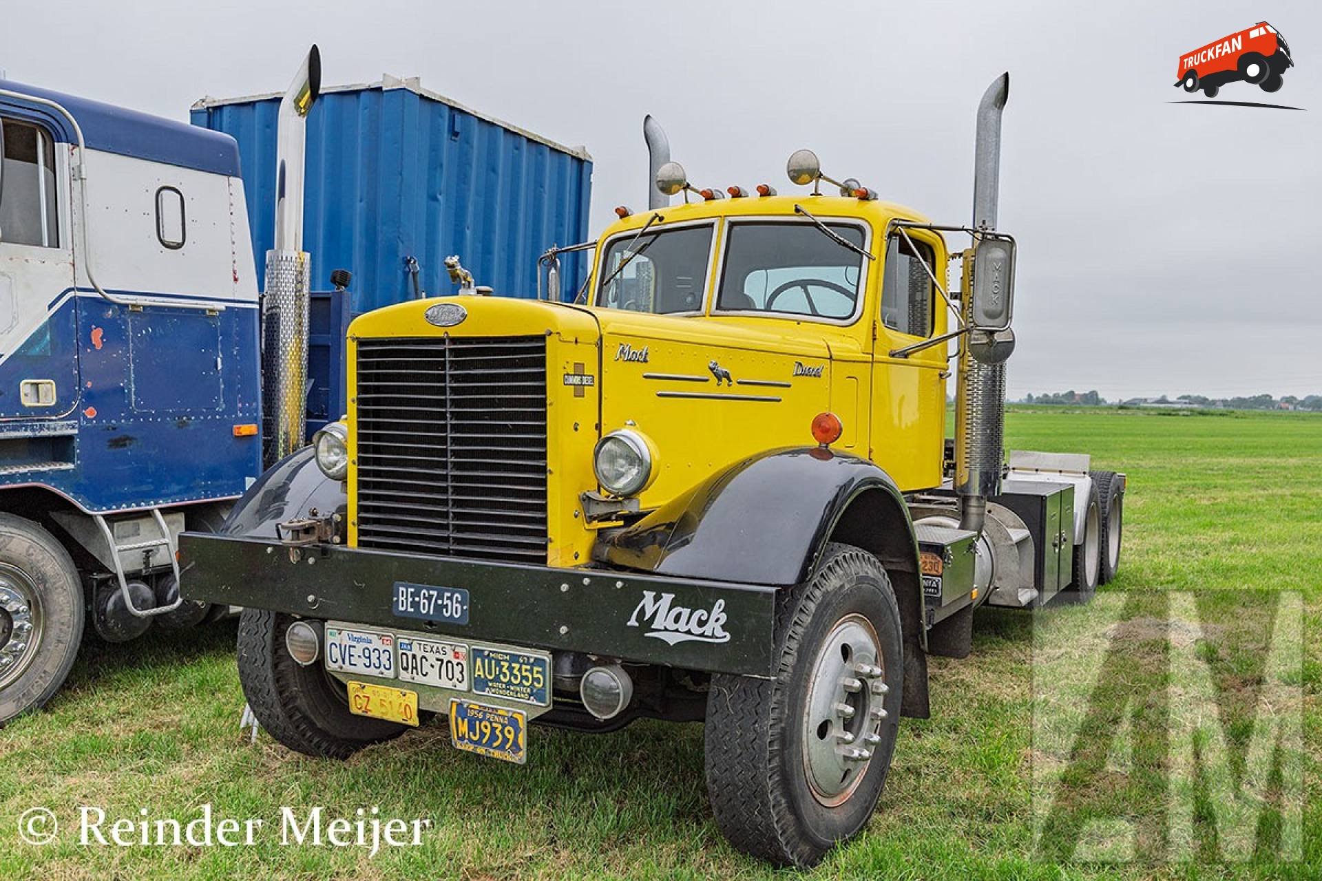 Mack LTL bij Oldtimerdei Nijlân