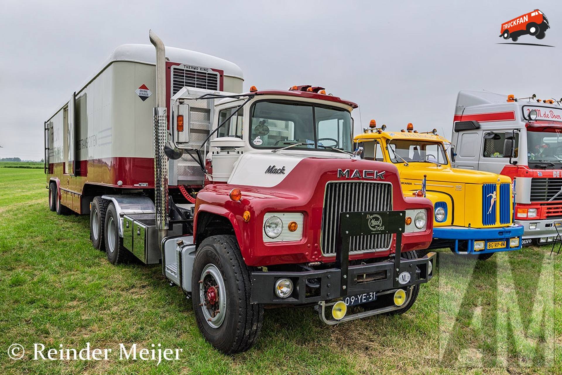 Mack DM 685 S bij Oldtimerdei Nijlân