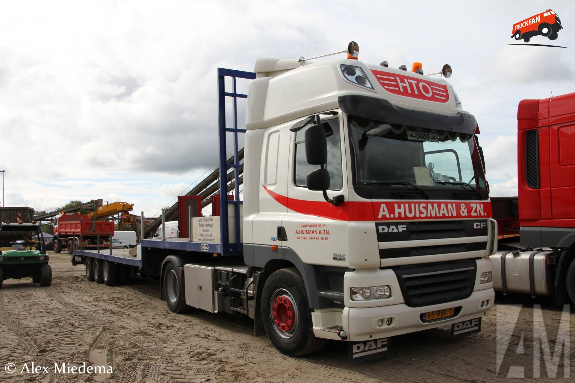 DAF FA CF85.360 Spacecab Truck with Van Hool Oplegger