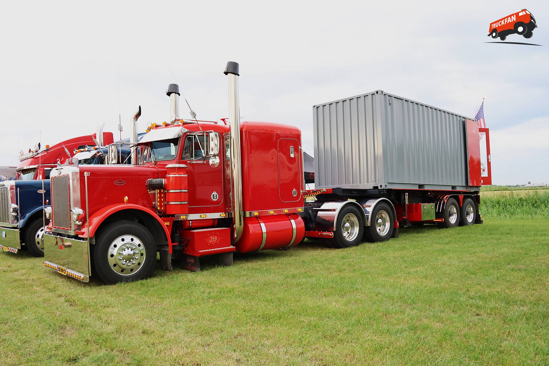 Peterbilt 359 bij Historisch Festival in Hensbroek