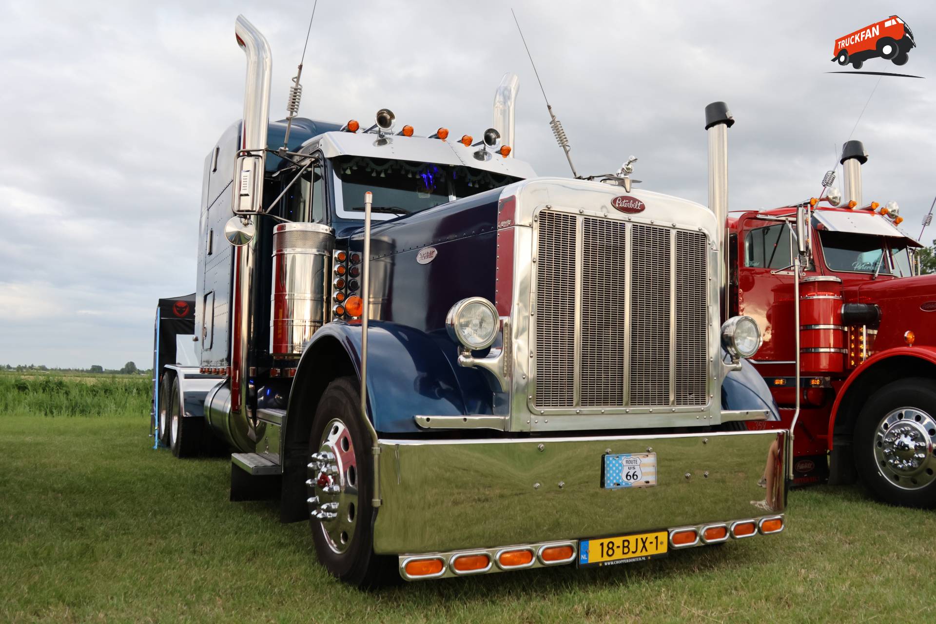 Peterbilt 379 op historisch festival in Hensbroek