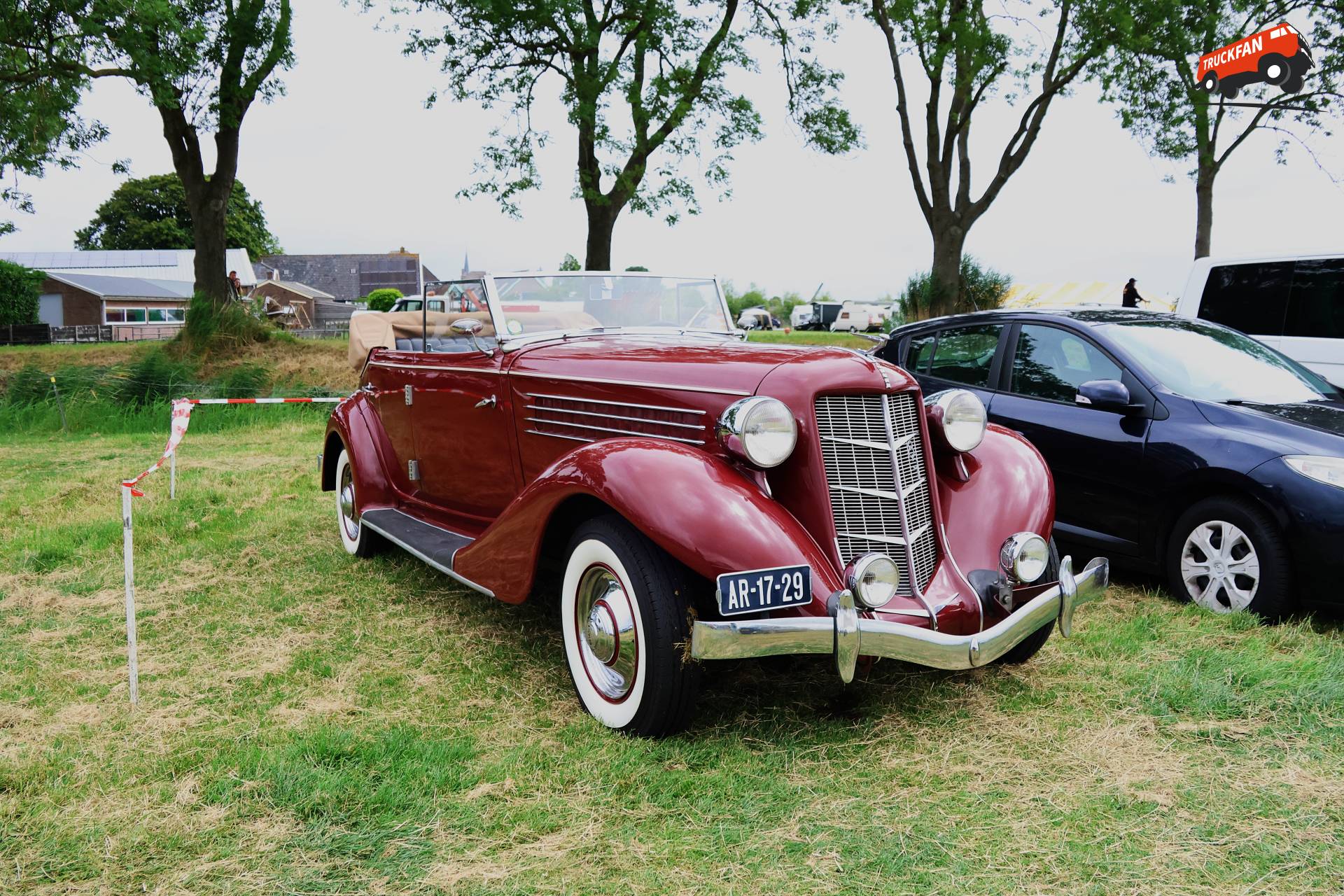 Auburn 851 op Historisch Festival in Hensbroek