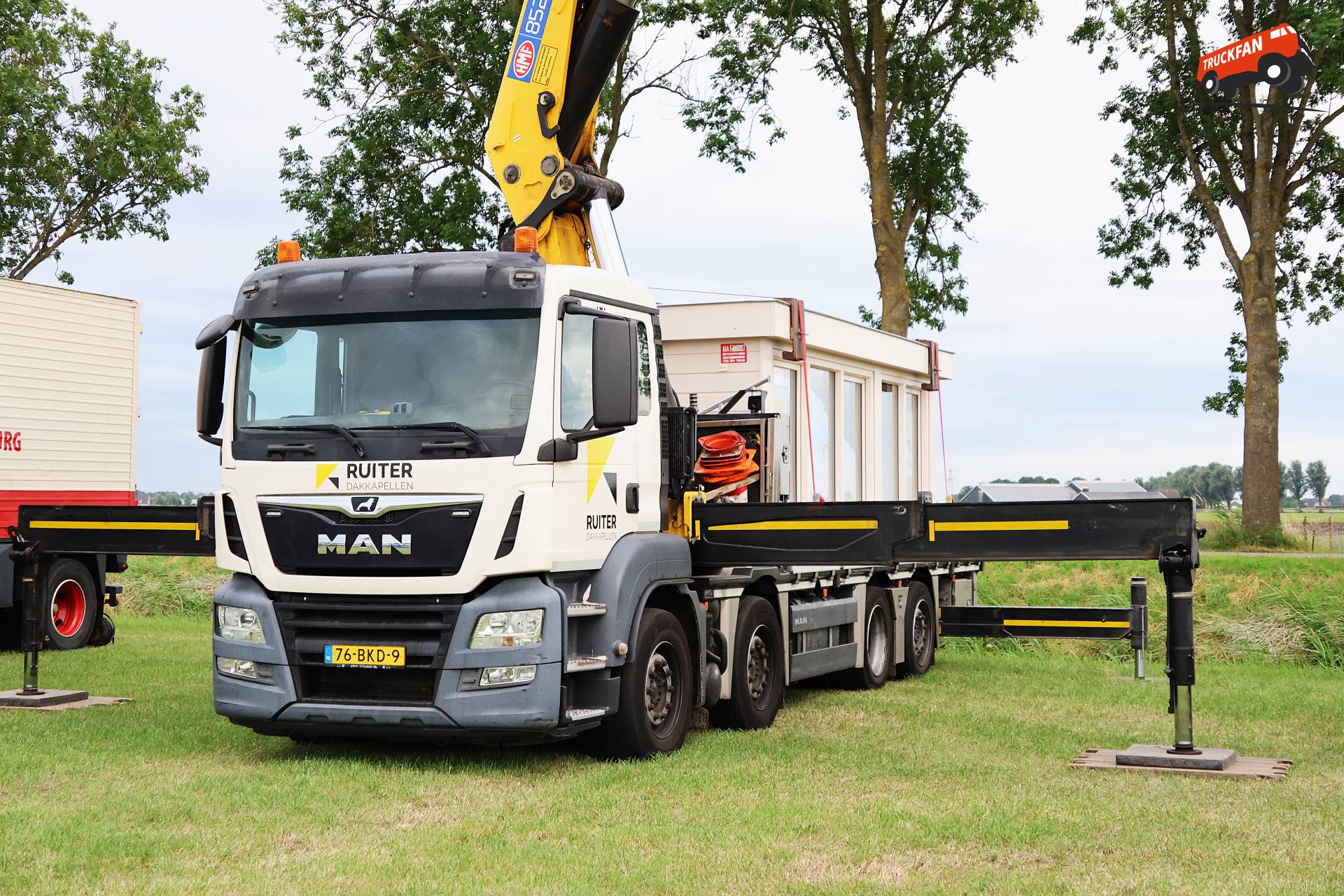 MAN TGS vrachtwagen bij historisch festival