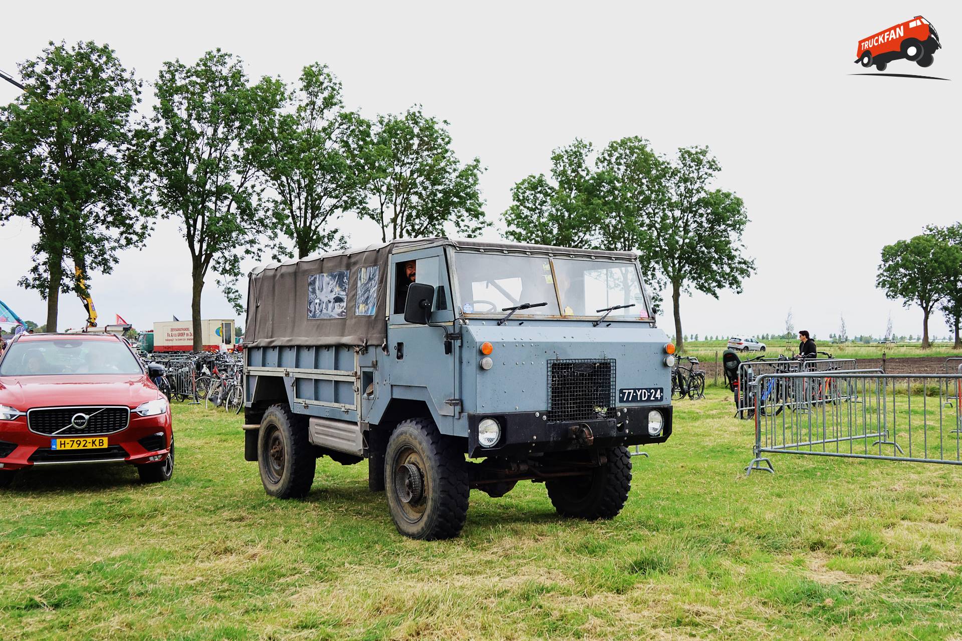 Land Rover 101 FC op Historisch Festival in Hensbroek
