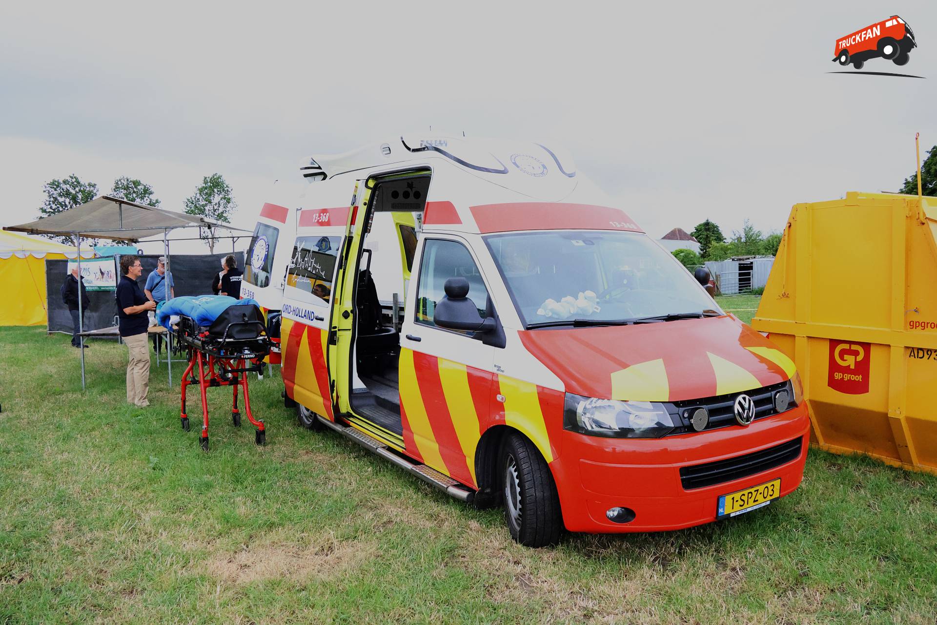 VW Transporter T6 bij Historisch Festival Hensbroek