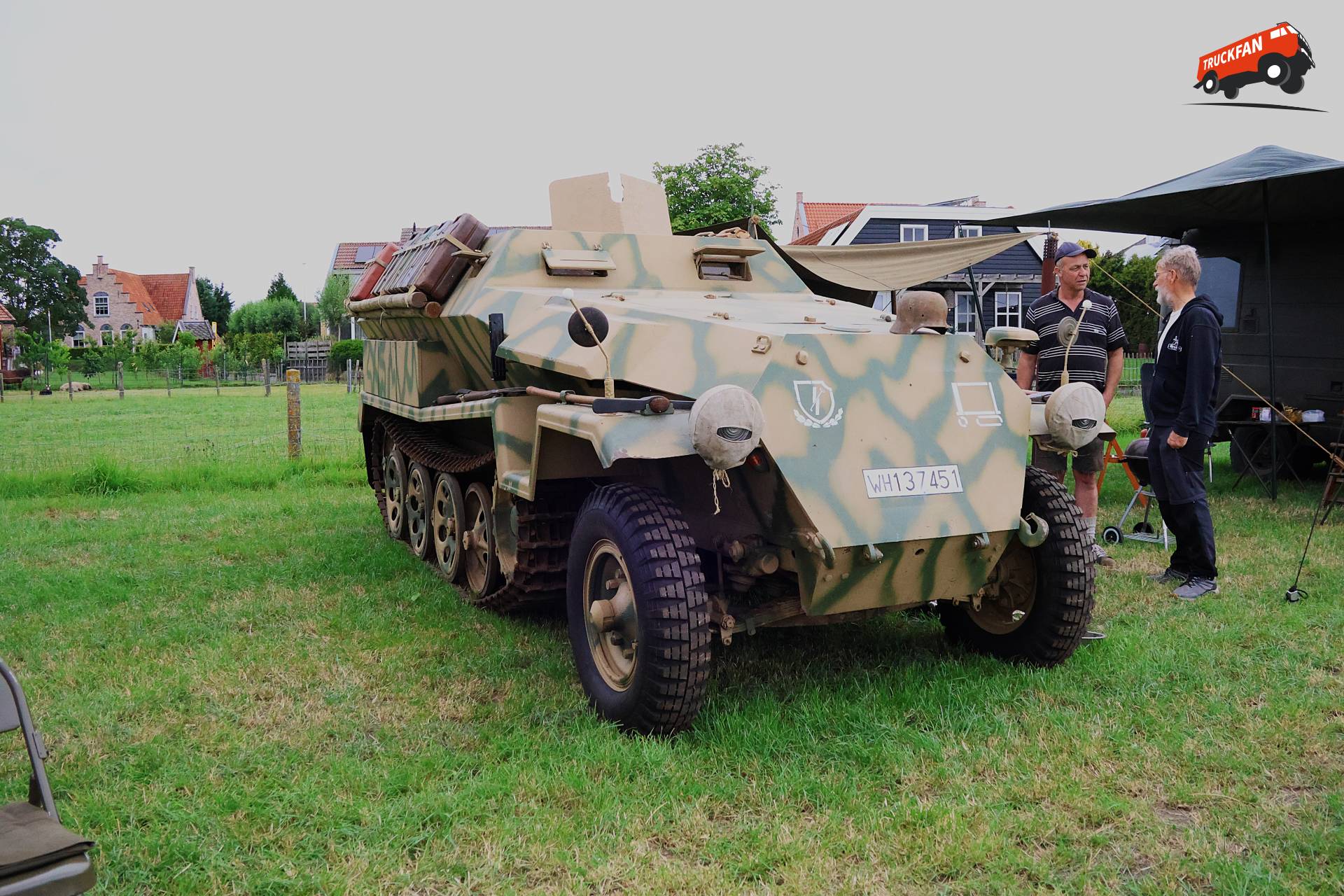 Tatra OT-810 op historisch festival in Hensbroek
