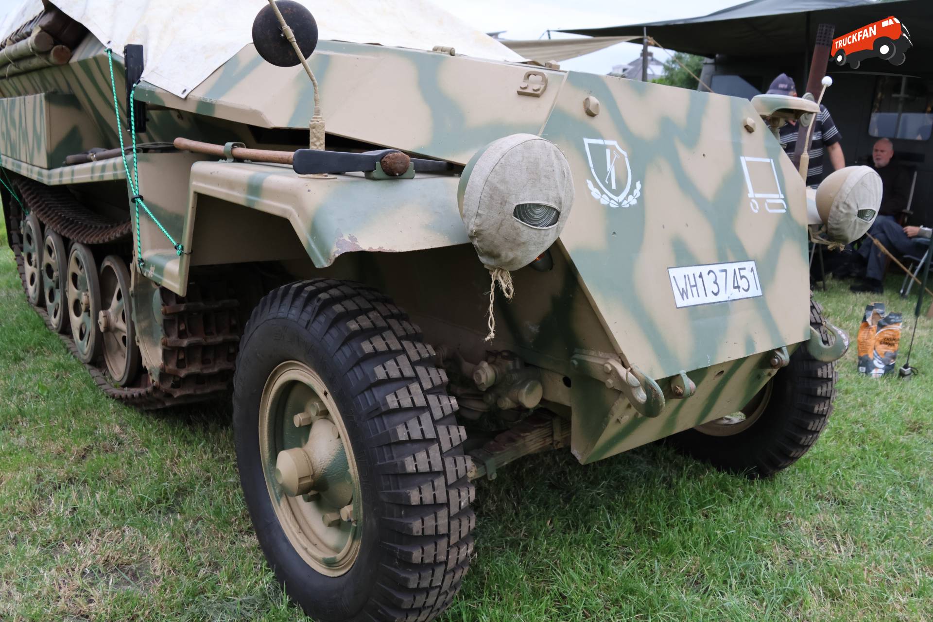 Tatra OT-810 op historisch festival in Hensbroek