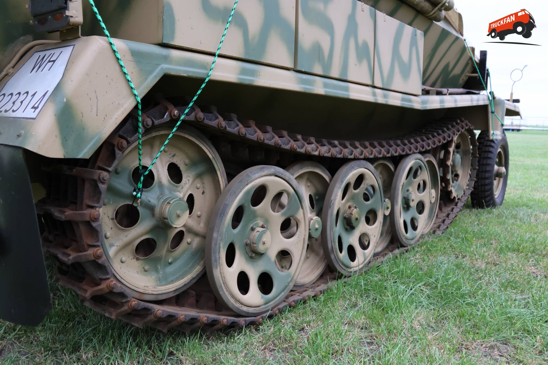 Tatra OT-810 op historisch festival in Hensbroek