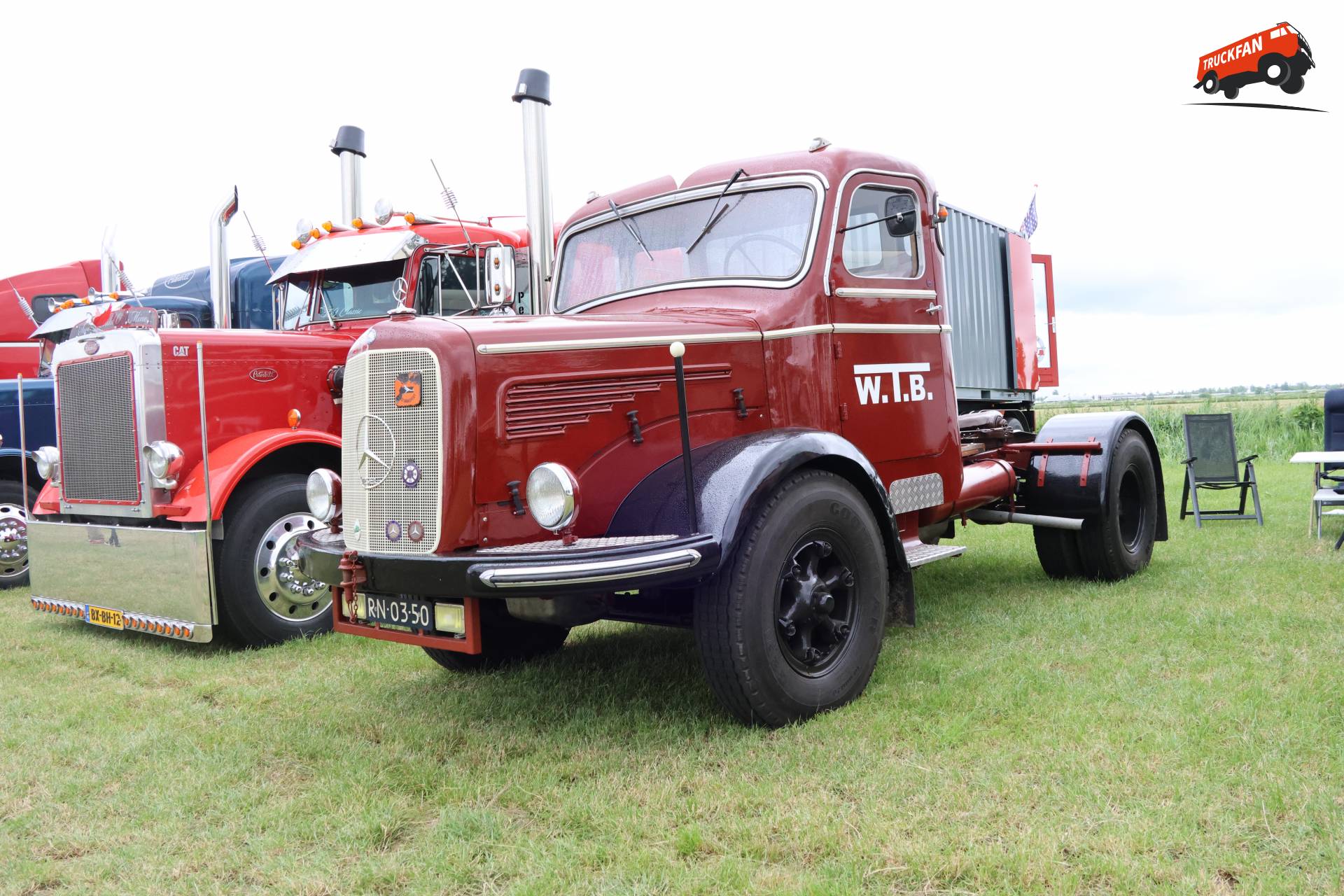 Mercedes-Benz L325 op historisch festival in Hensbroek