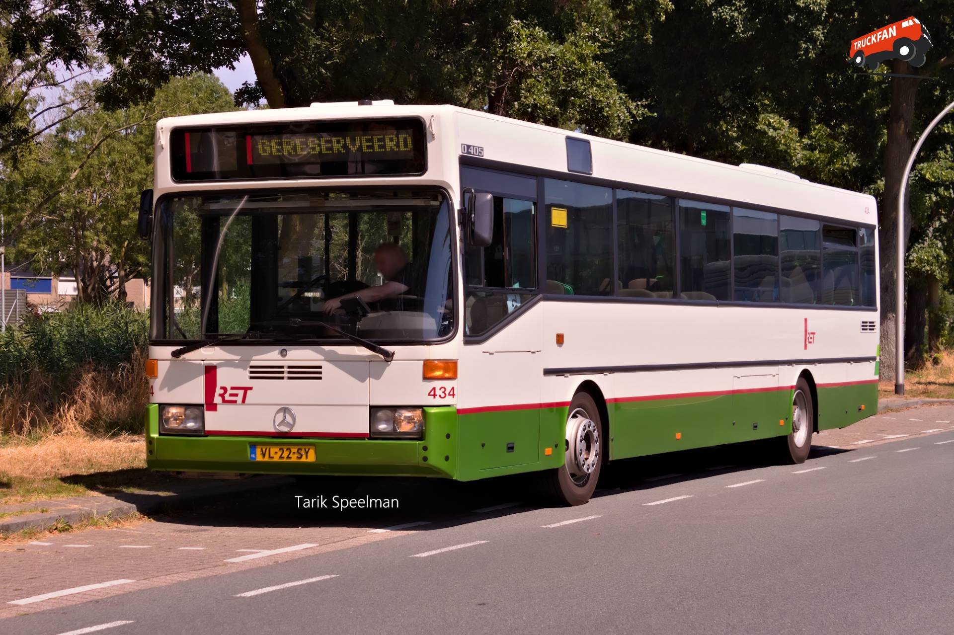 Mercedes-Benz O405 stadsbus nummer 434 in Zwijndrecht
