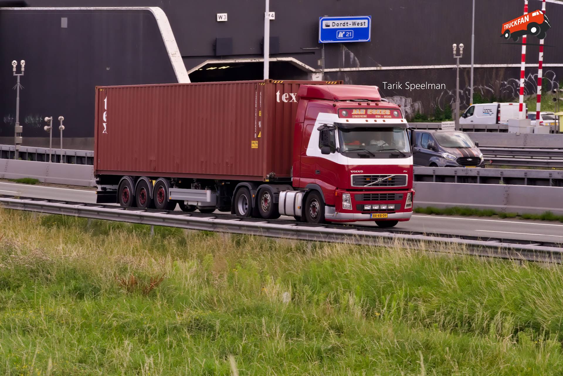 Volvo FH 2nd Gen vrachtwagen met kenteken BR-RB-09
