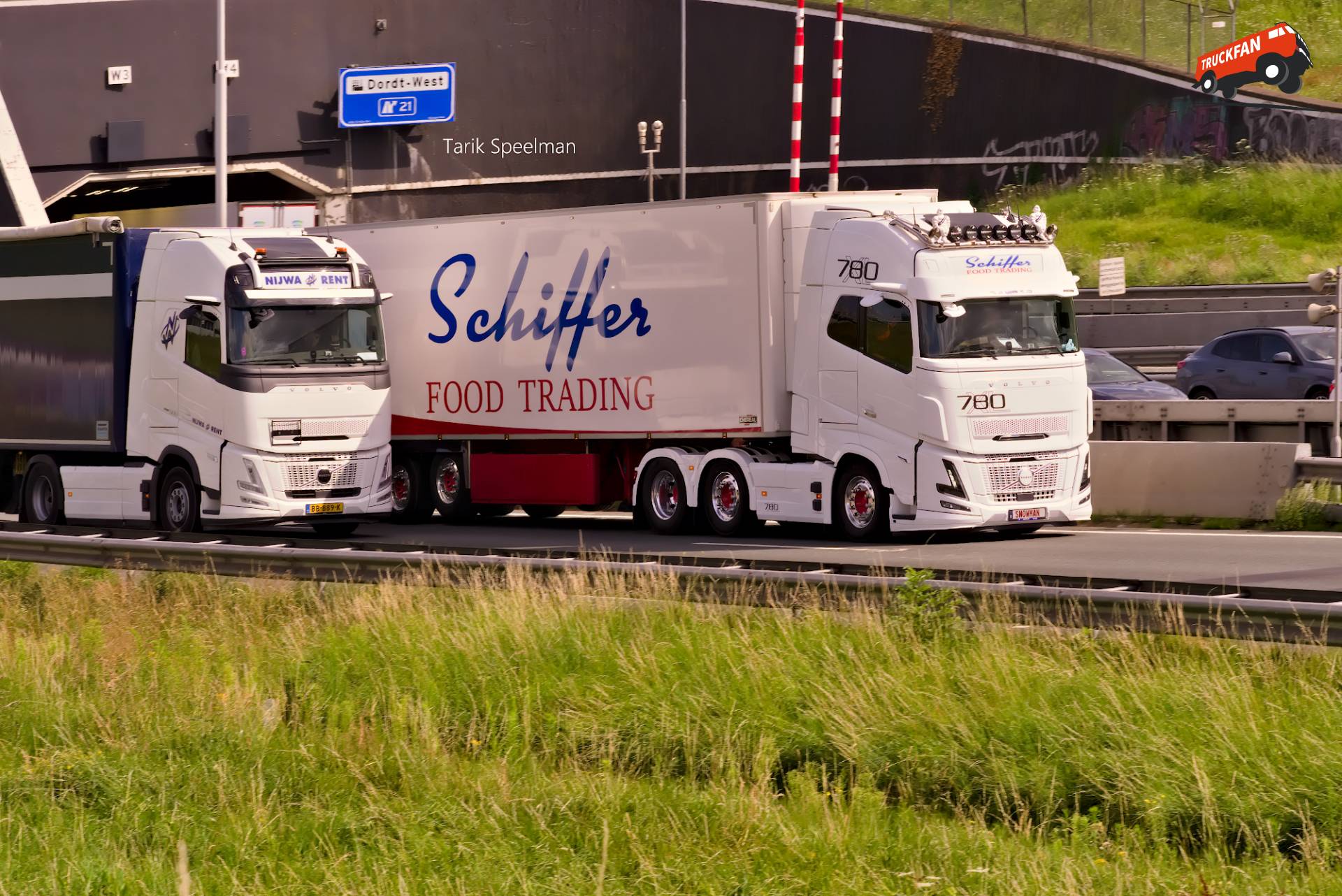 Volvo FH Aero 780 XL met kenteken SNOWMAN
