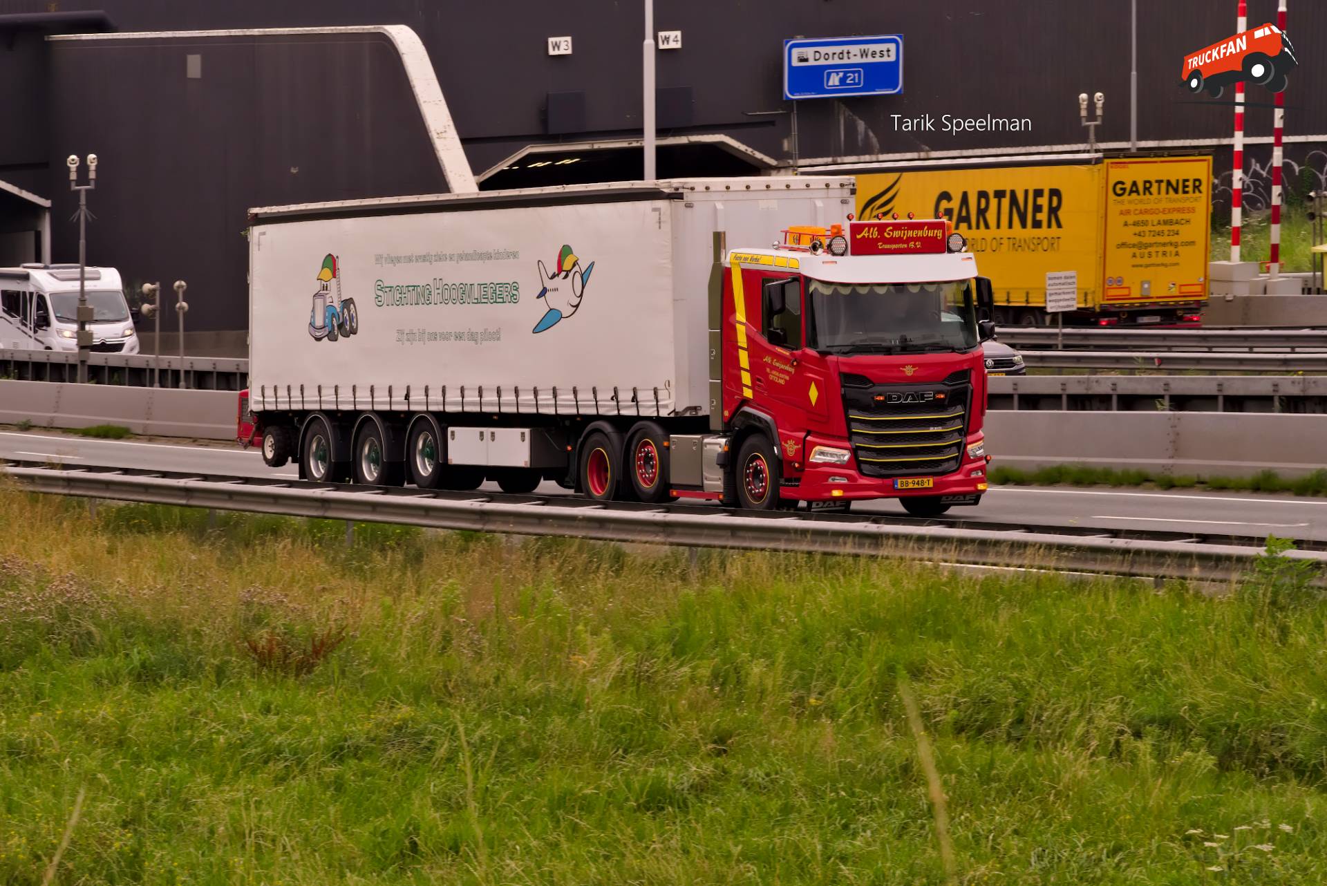 DAF XF 530 FTG vrachtwagen met kenteken BB-948-T