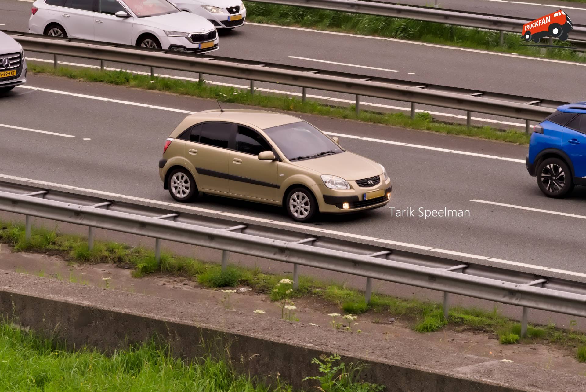 Kia Rio personenauto op A16