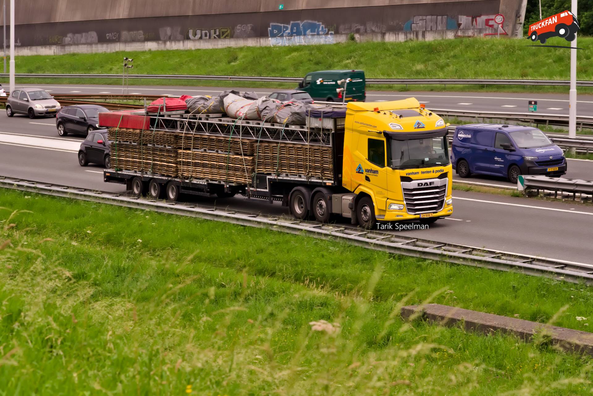 DAF XF vrachtwagen met kenteken 24-BXK-5
