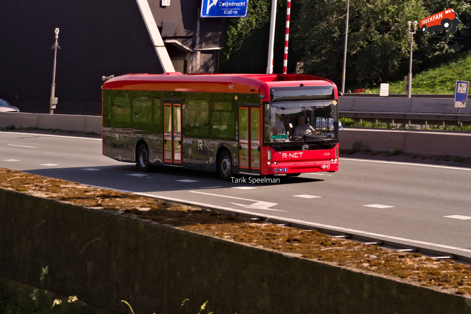 5203, BYD stadsbus van R-Net met tijdelijk kenteken