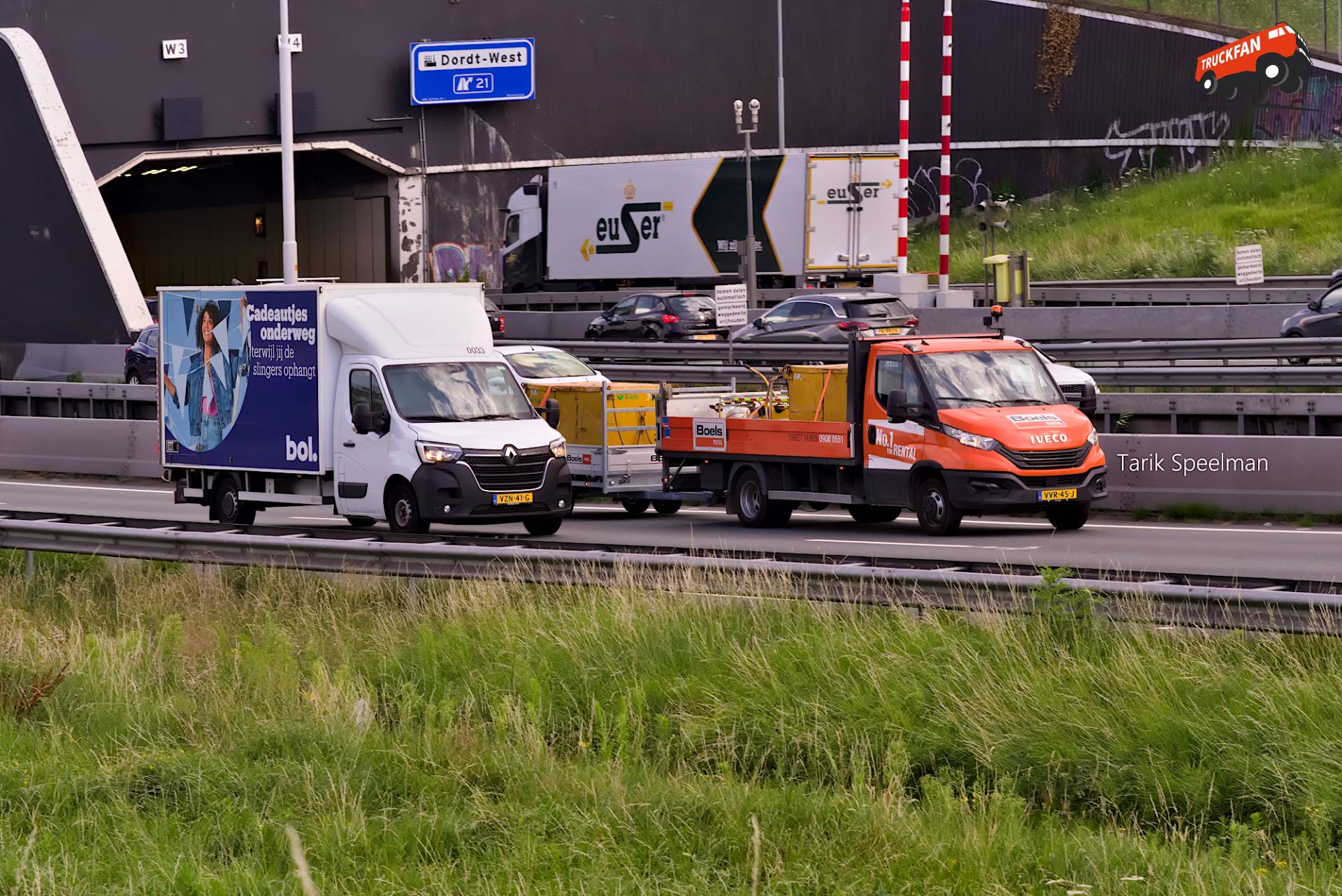 Renault Master 2 van Bol en Iveco Daily van Boels Rental
