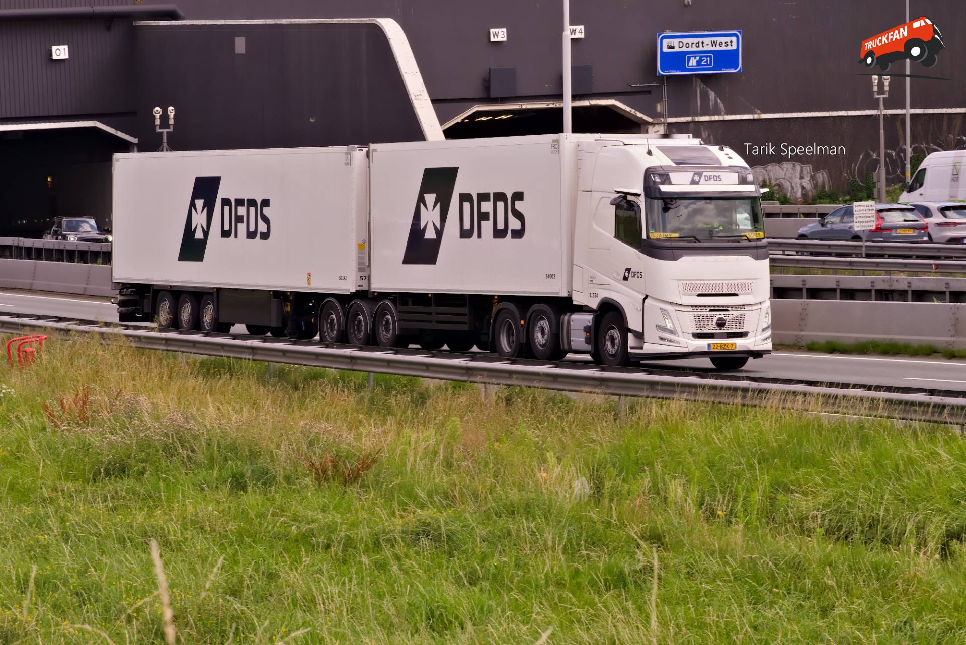 51324, Volvo FH Aero van DFDS als LZV