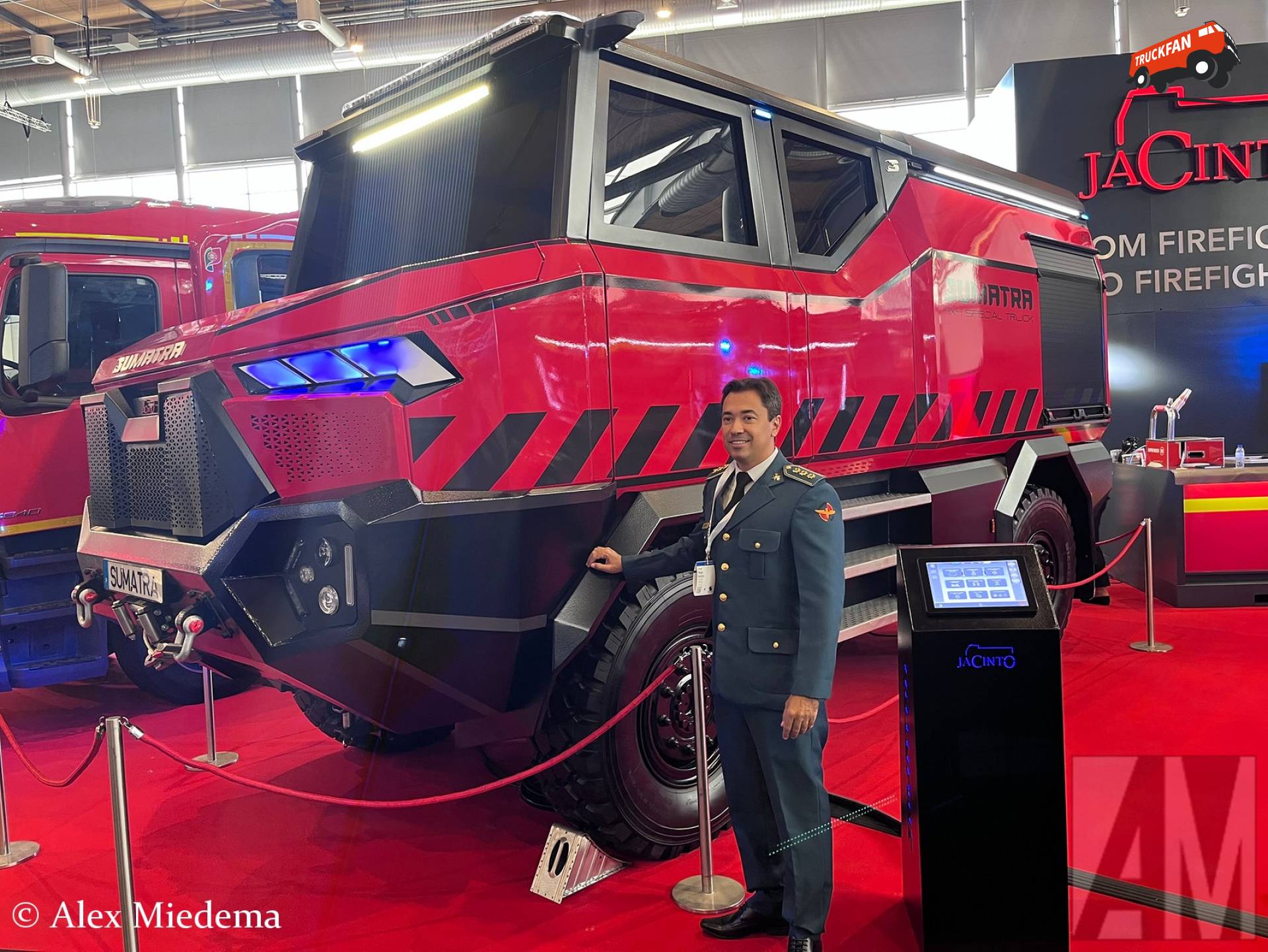 Sumatra machine en persoon op Messe Hannover