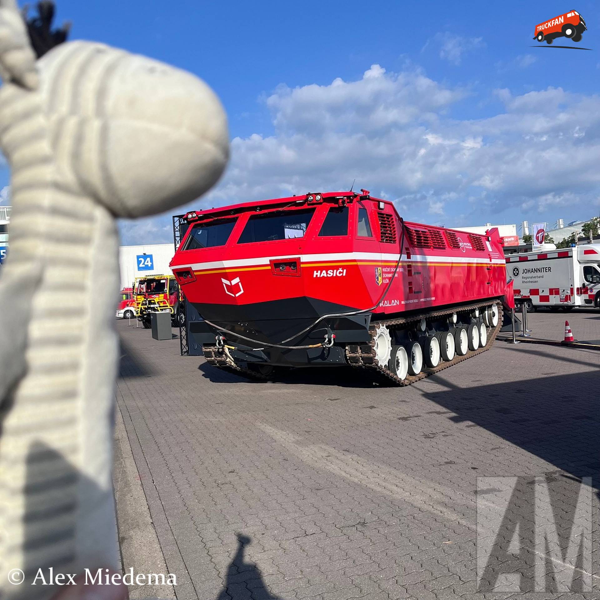 Zebra met de Kalan amfibieveerboot van de Tsjechische brandweer