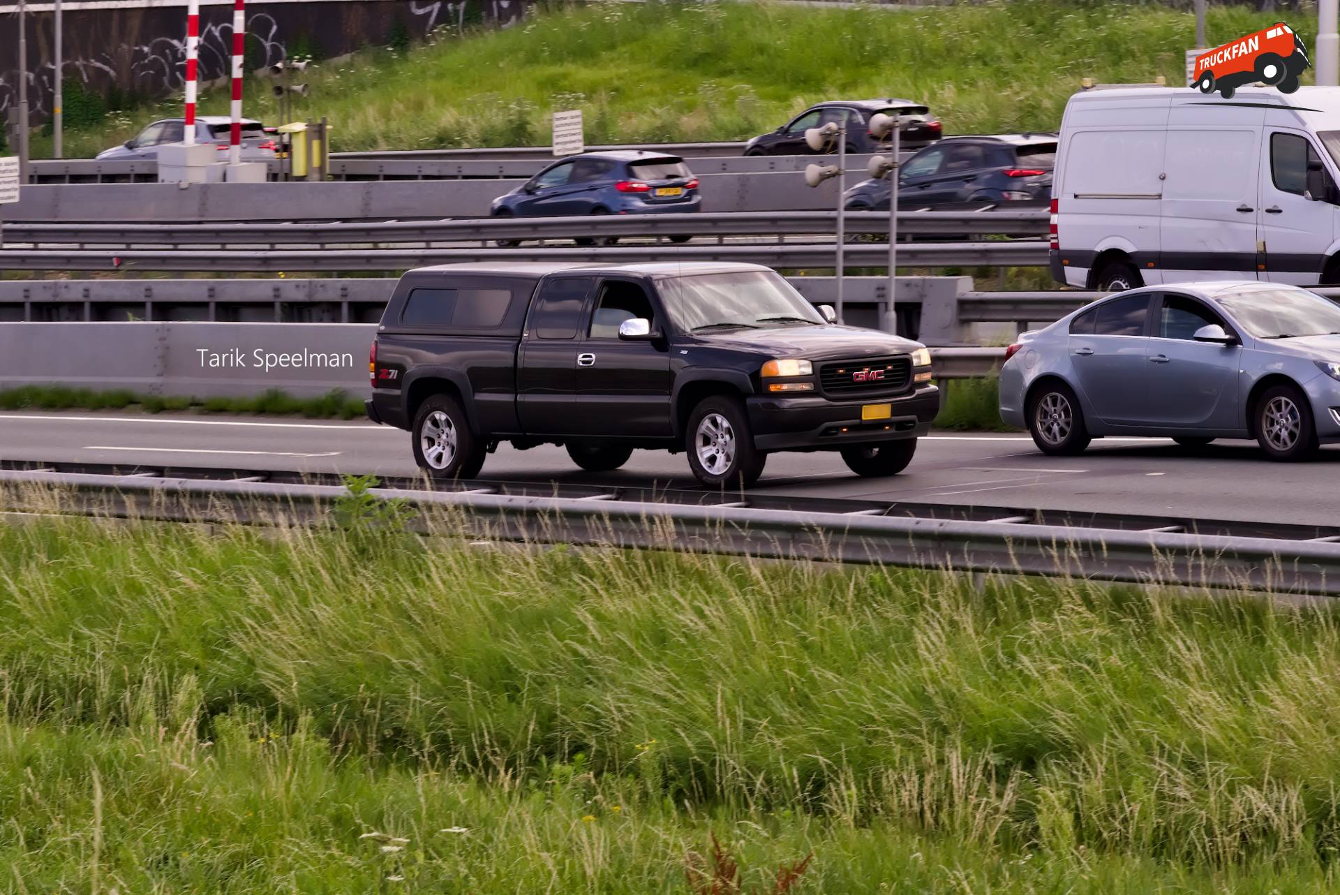 GMC Sierra Z71 Pick-Up op de A16