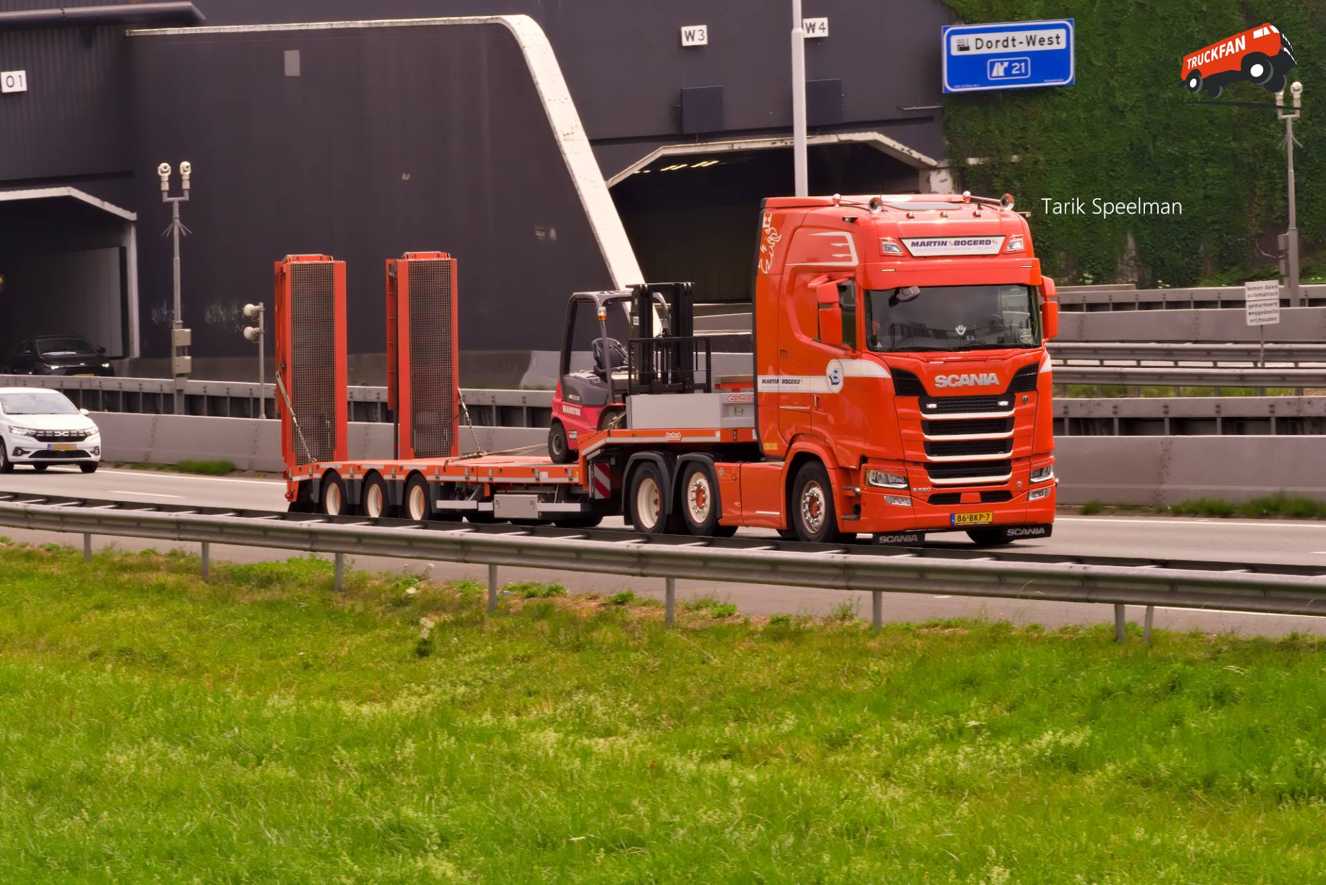371, Scania S580 van Martin van den Bogerd