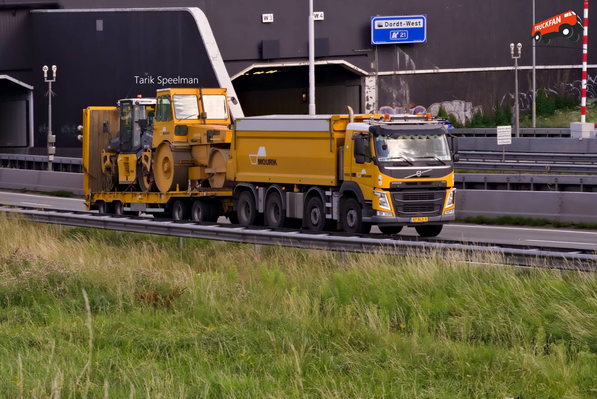 1993, Volvo FM 4th Gen van Mourik op de A16