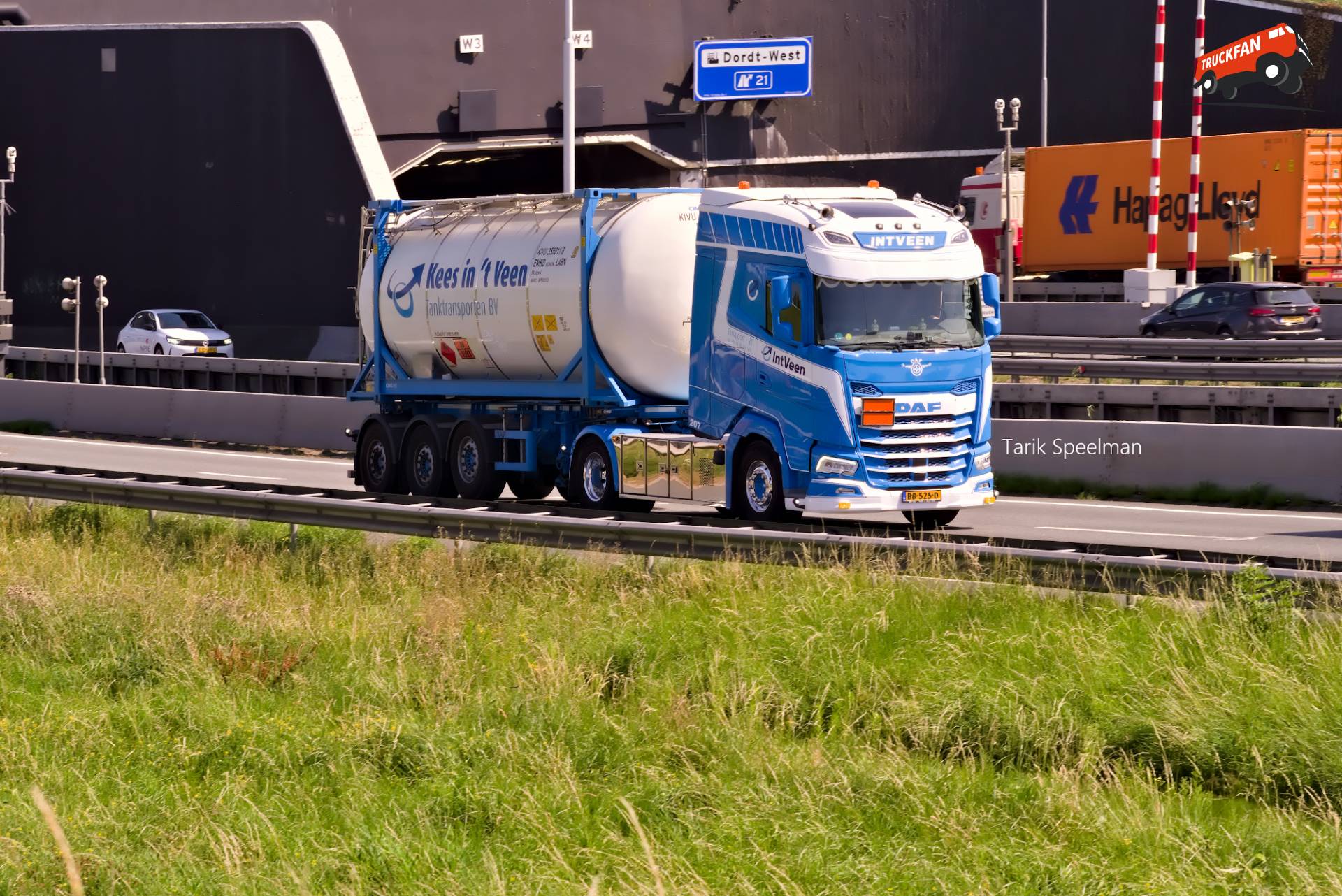 207, DAF XG van IntVeen op de A16
