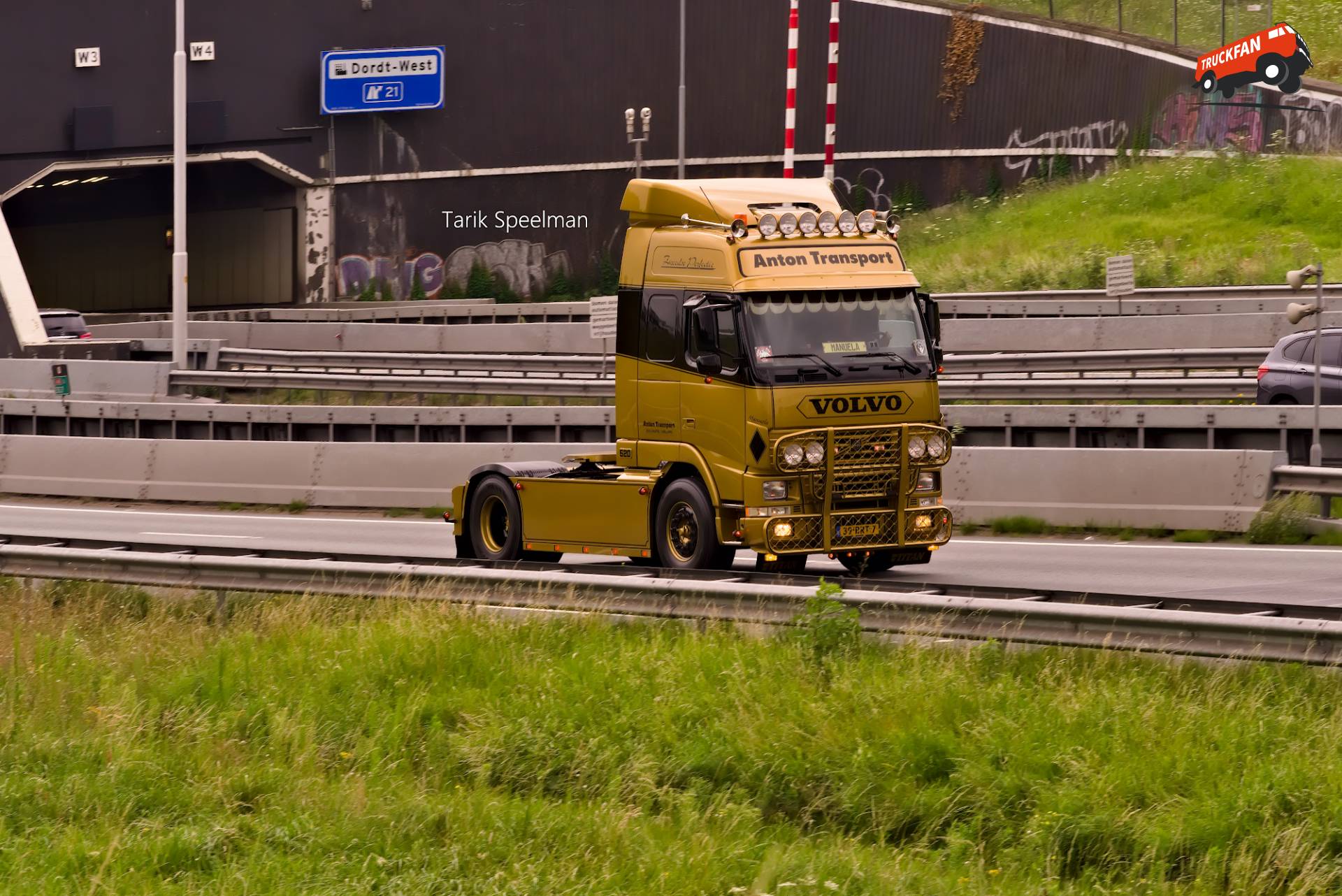 Volvo FH16 520 truck with license 39-BRT-7