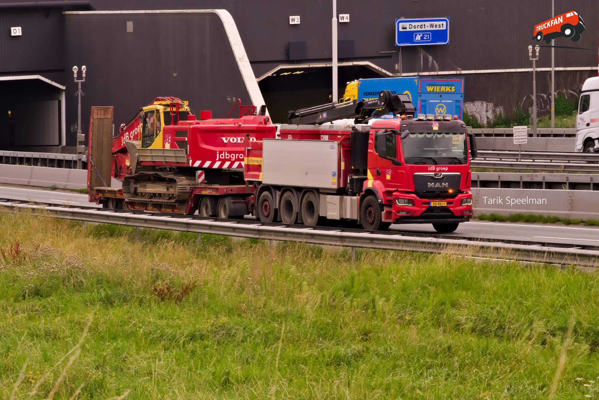 MAN TGS 3rd Generation Truck on A16