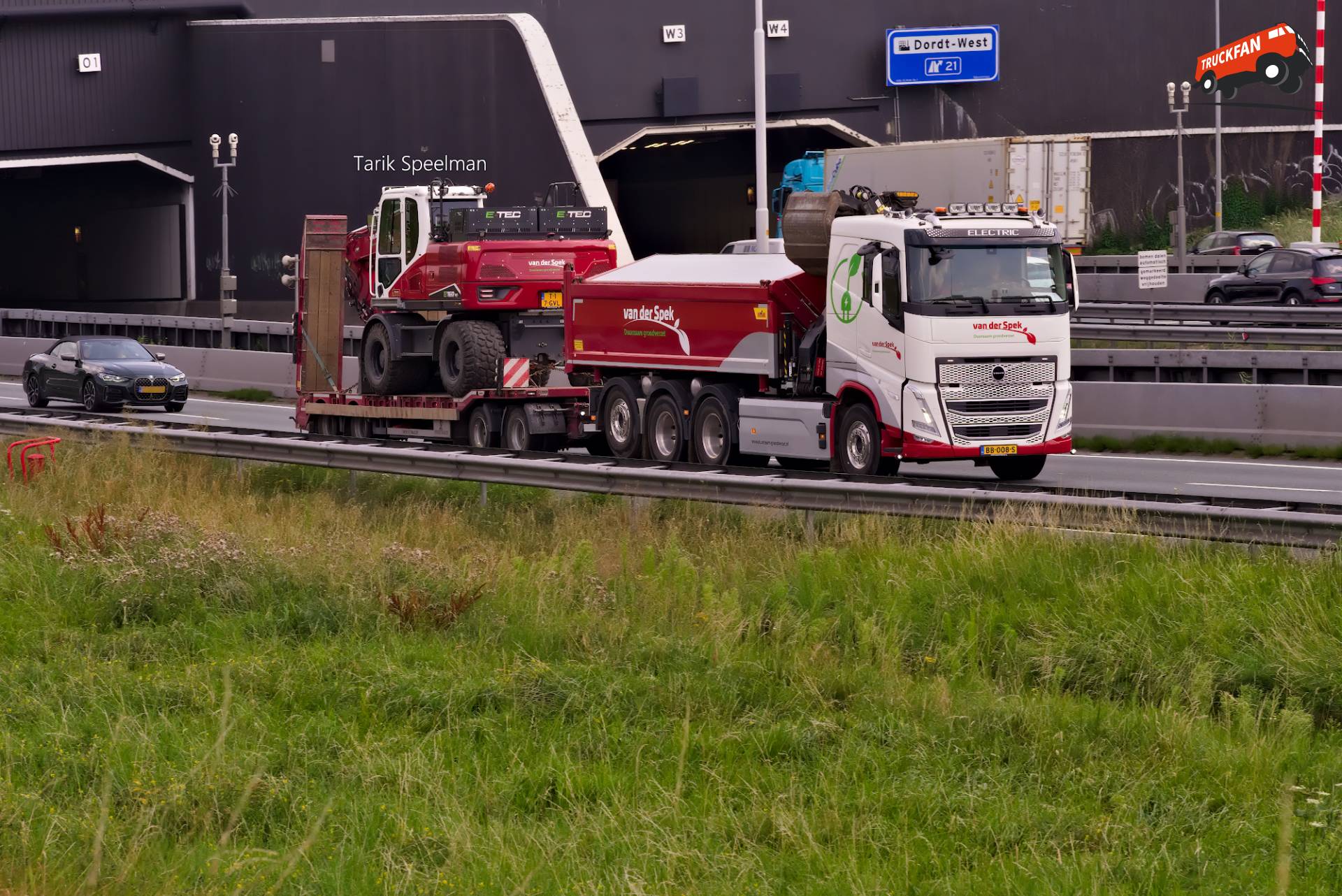 Volvo FH Electric met kenteken BB-008-S