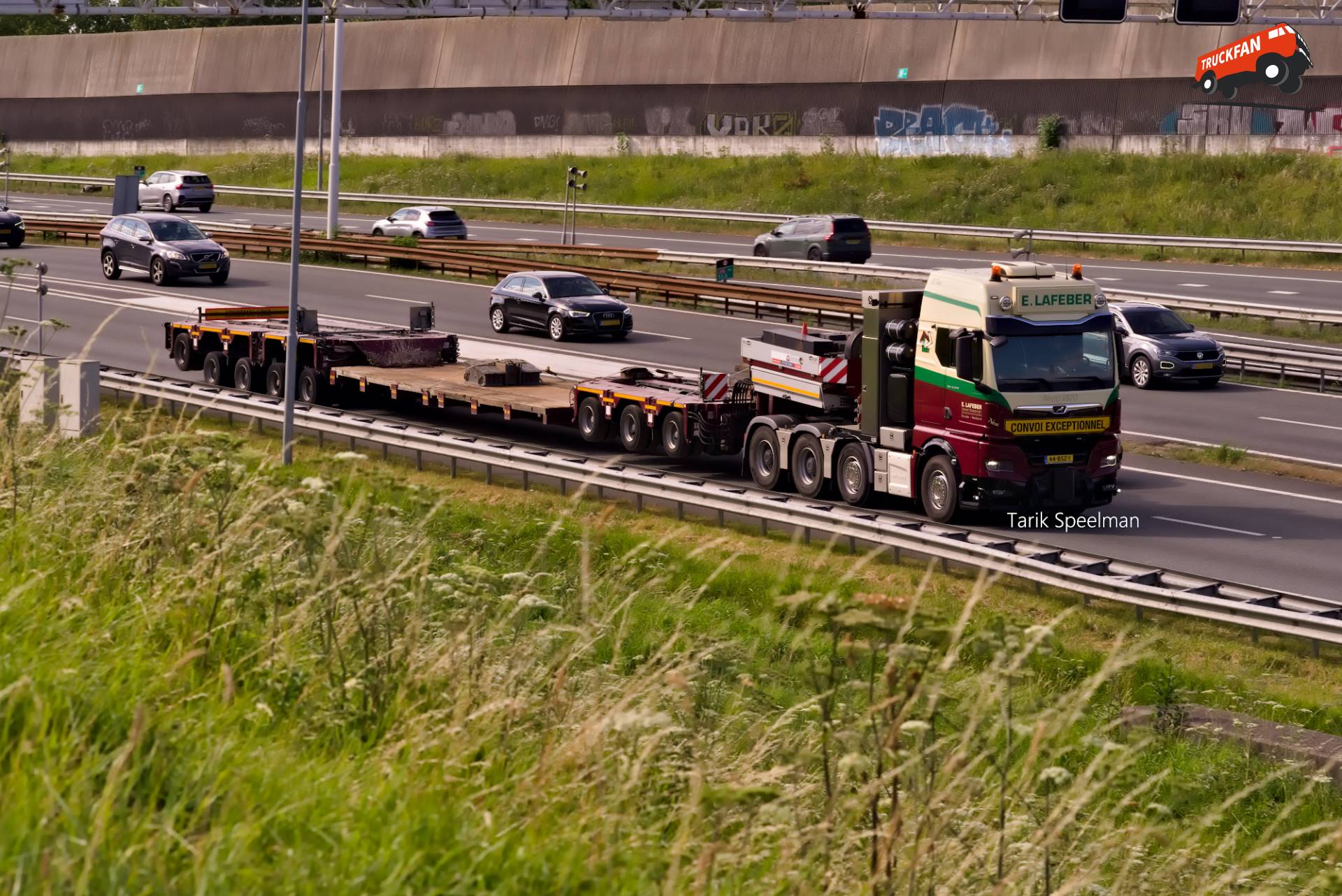 MAN TGX 3rd Gen vrachtwagen op A16