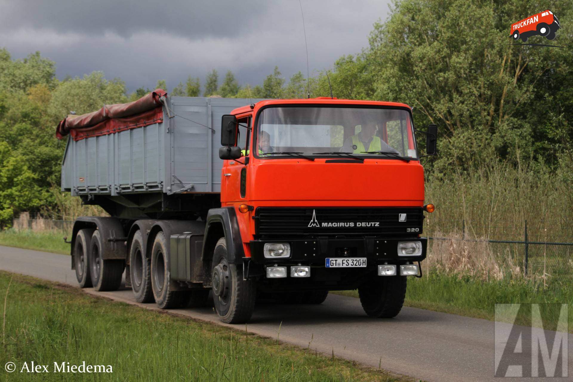 Magirus-Deutz 320D22 truck with Langendorf kiptrailer