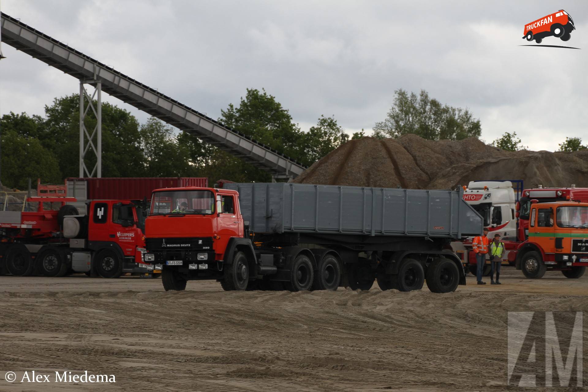 Truck en oplegger geregistreerd in Gütersloh, Duitsland
