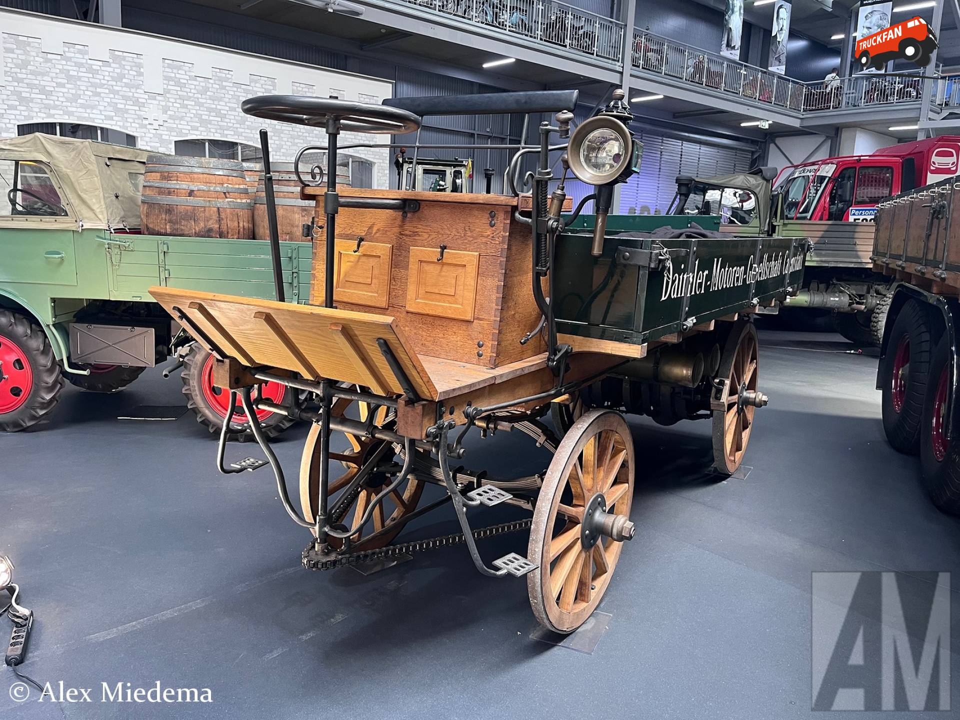 Daimler Motor-Lastwagen uit 1896 in Technik Museum Speyer