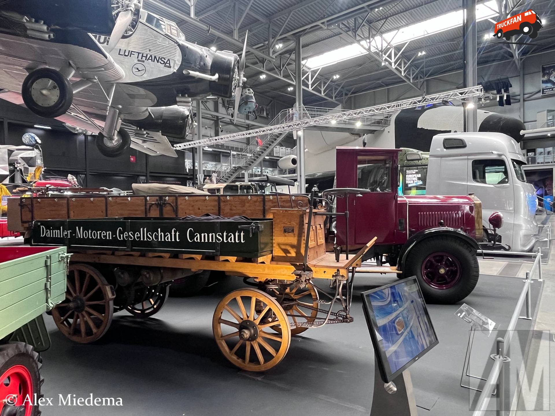 Replica van de eerste Daimler vrachtwagen uit 1896