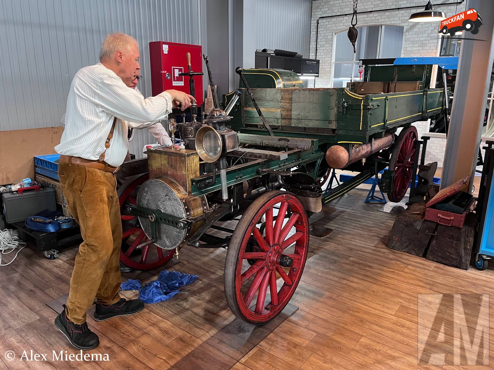 Daimler Motor-Lastwagen uit 1899 in Technik Museum Speyer