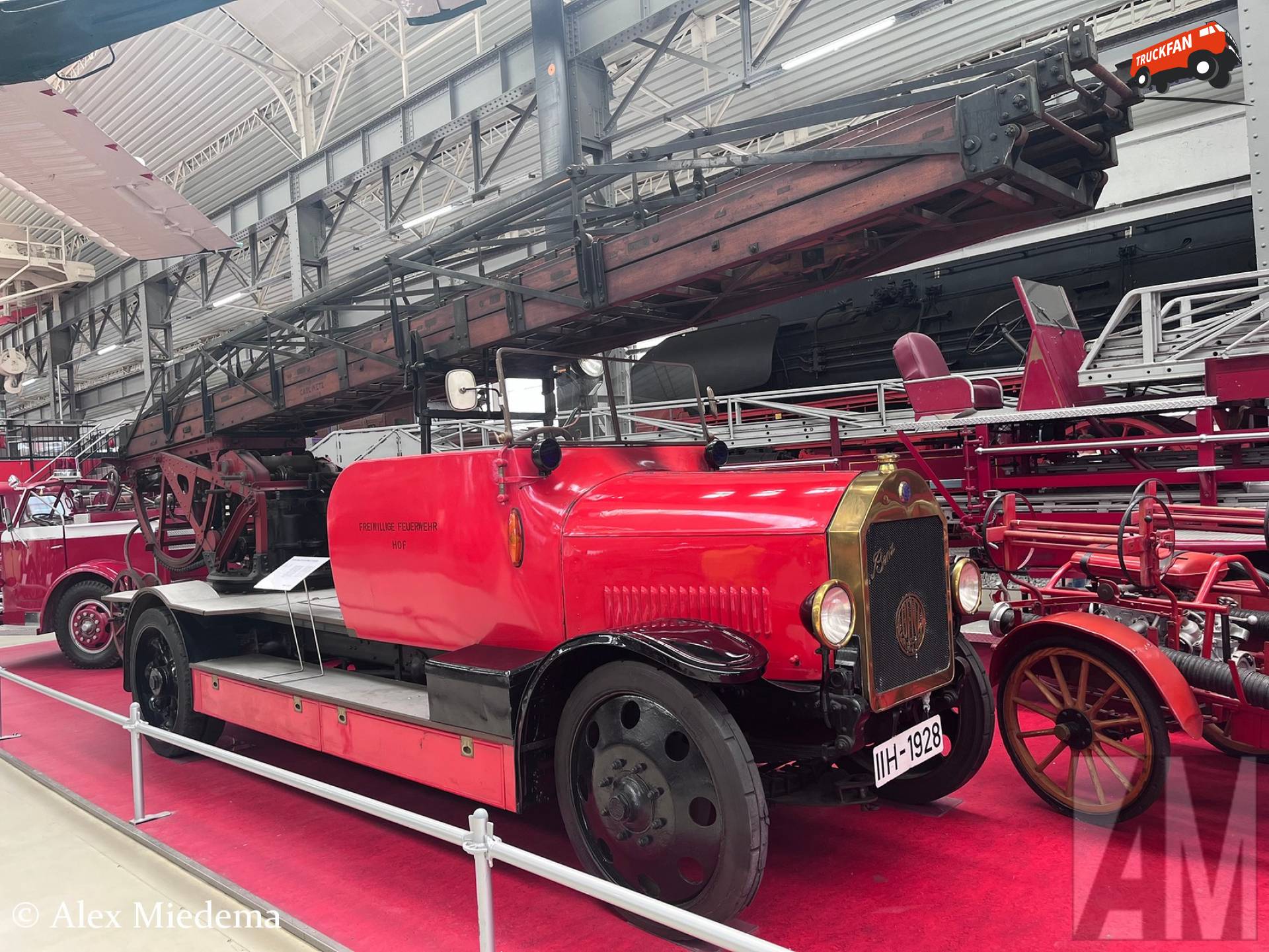 Daimler-Benz DS 25 fire truck with Metz ladder