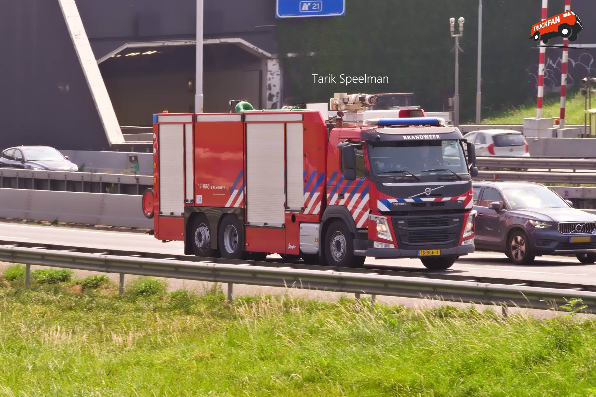 17-1665, Brandweer Volvo FM 4th Gen op A16