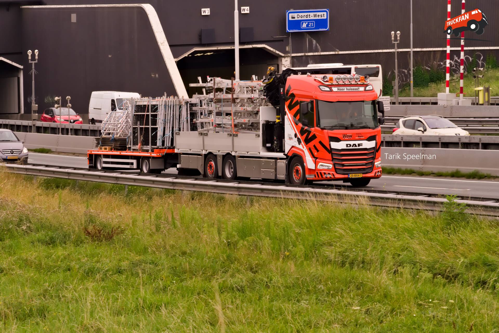 DAF XF vrachtwagen met kenteken 25-BXH-7