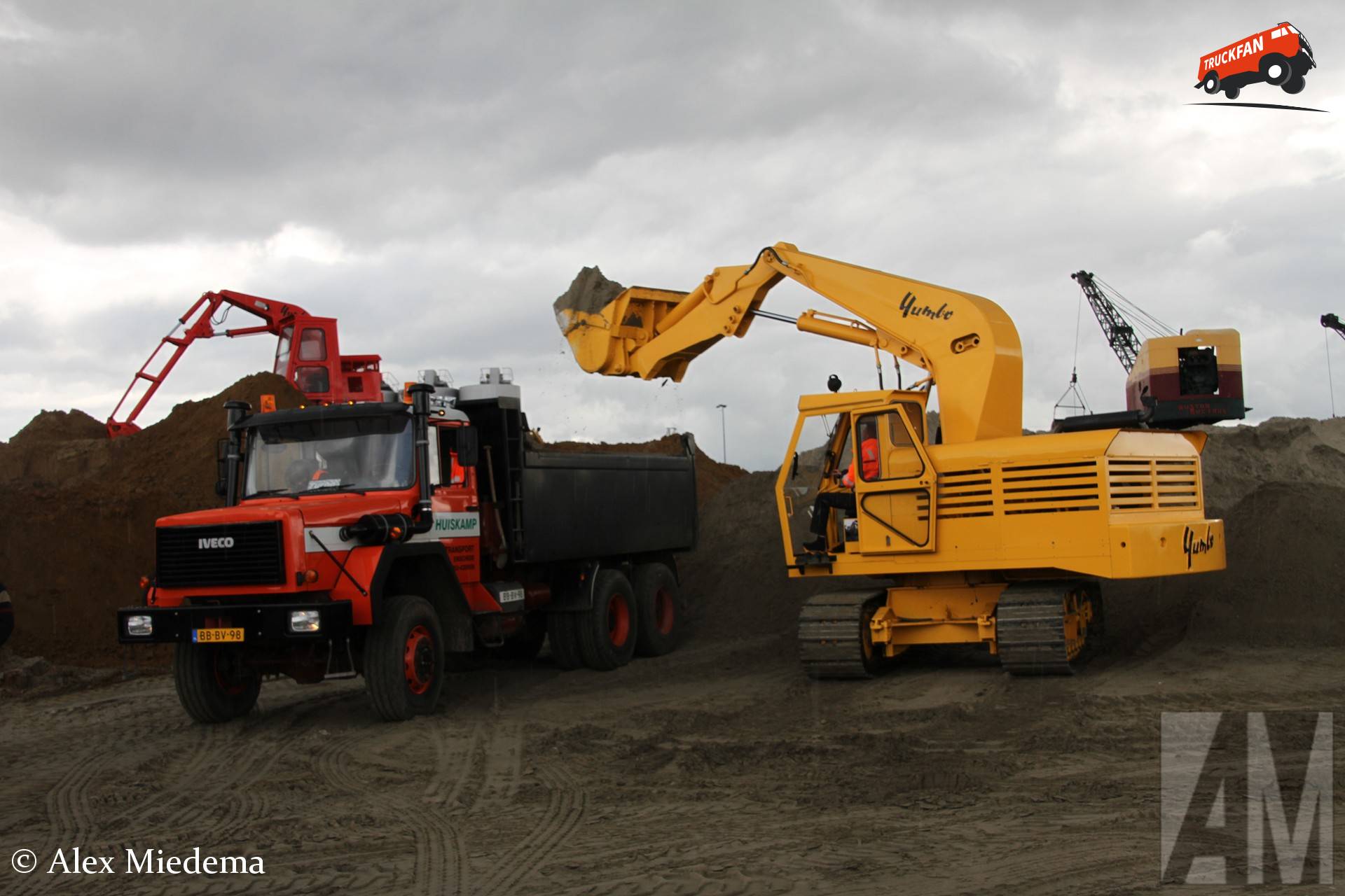 Yumbo graafmachine and Iveco Turbo in Markelo