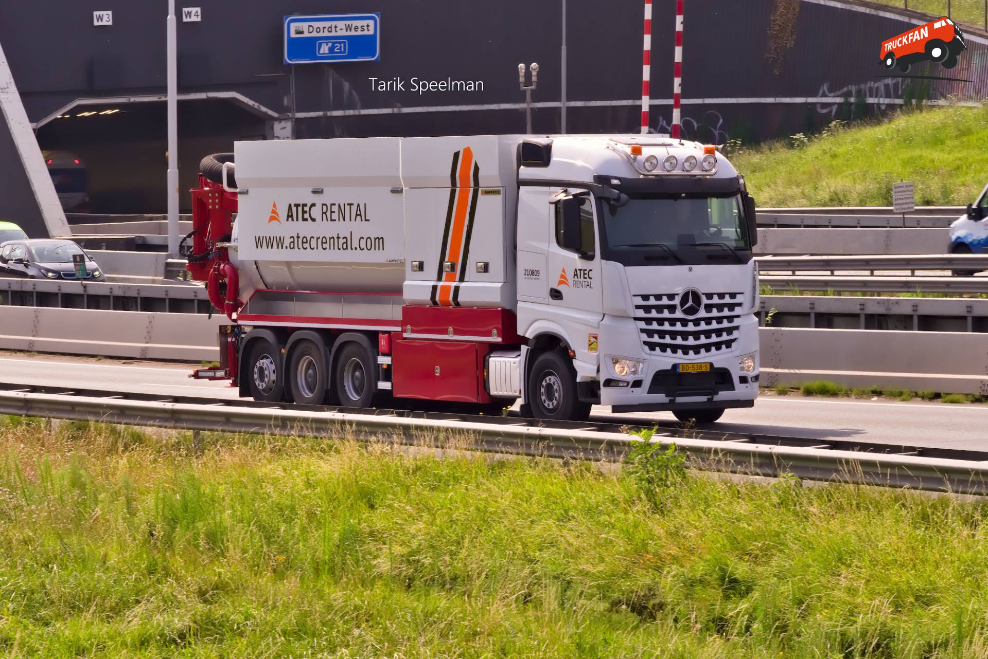 Mercedes-Benz Arocs with license plate BD-538-S on the A16