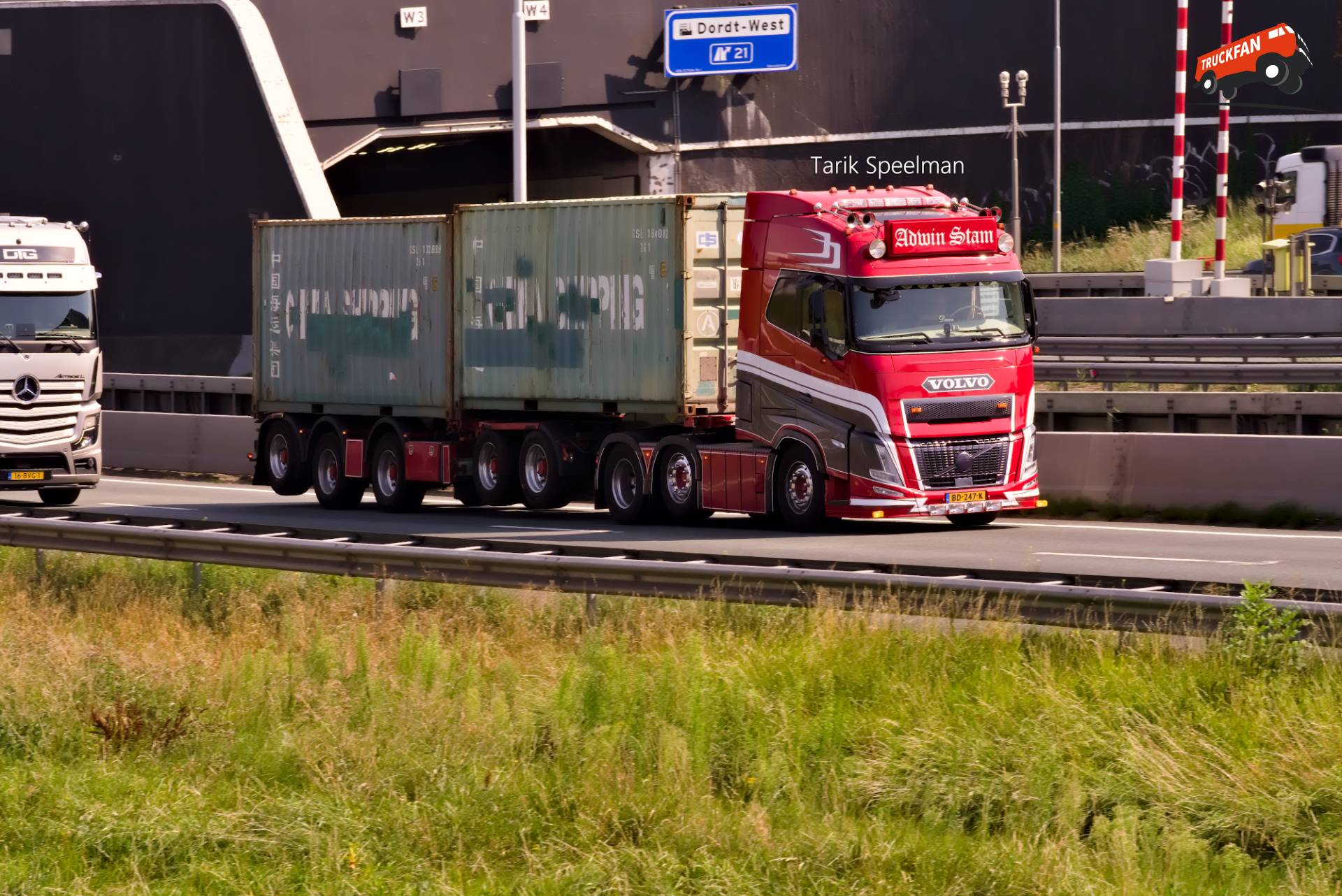 Volvo FH Aero vrachtwagen met kenteken BD-247-K